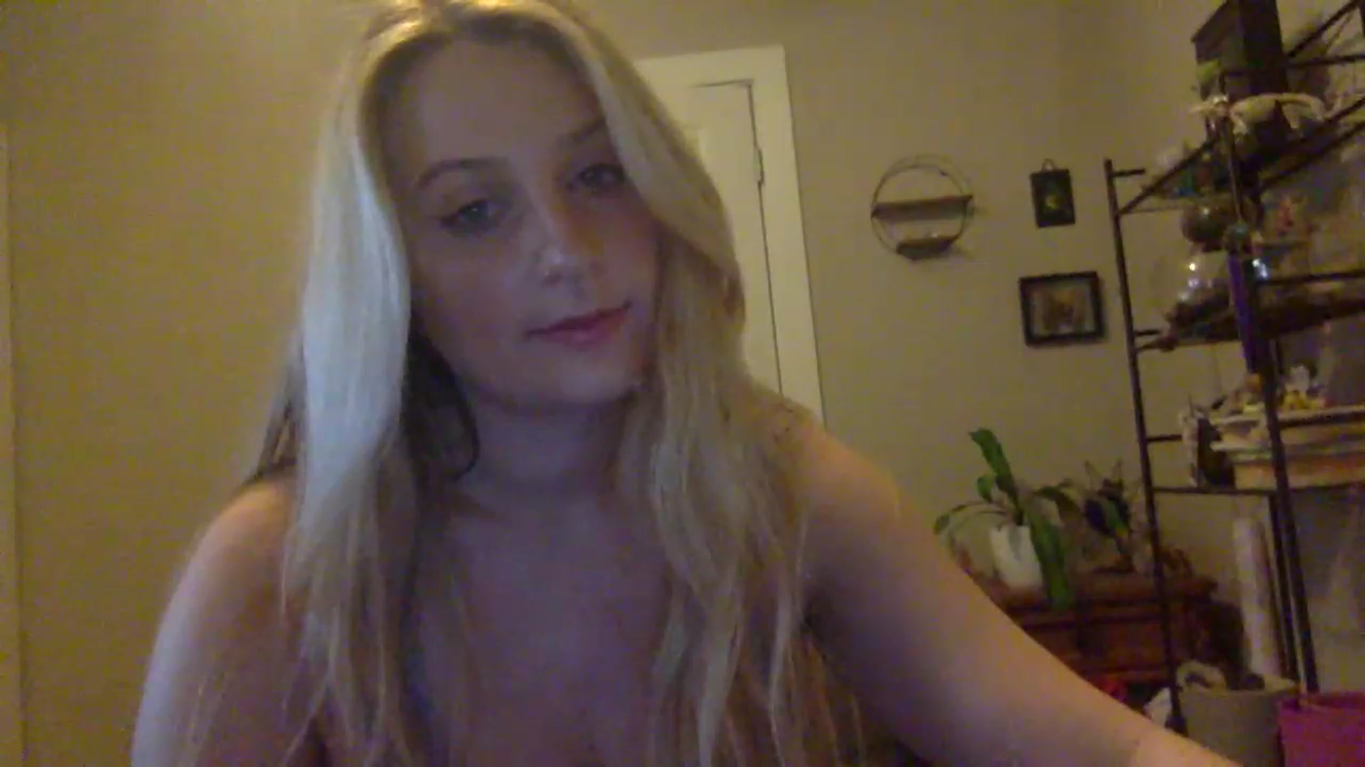Gallery image thumbnail from Amateurblonde's myfreecams stream on, 01/12/2023, 08:22 image 9 of 20
