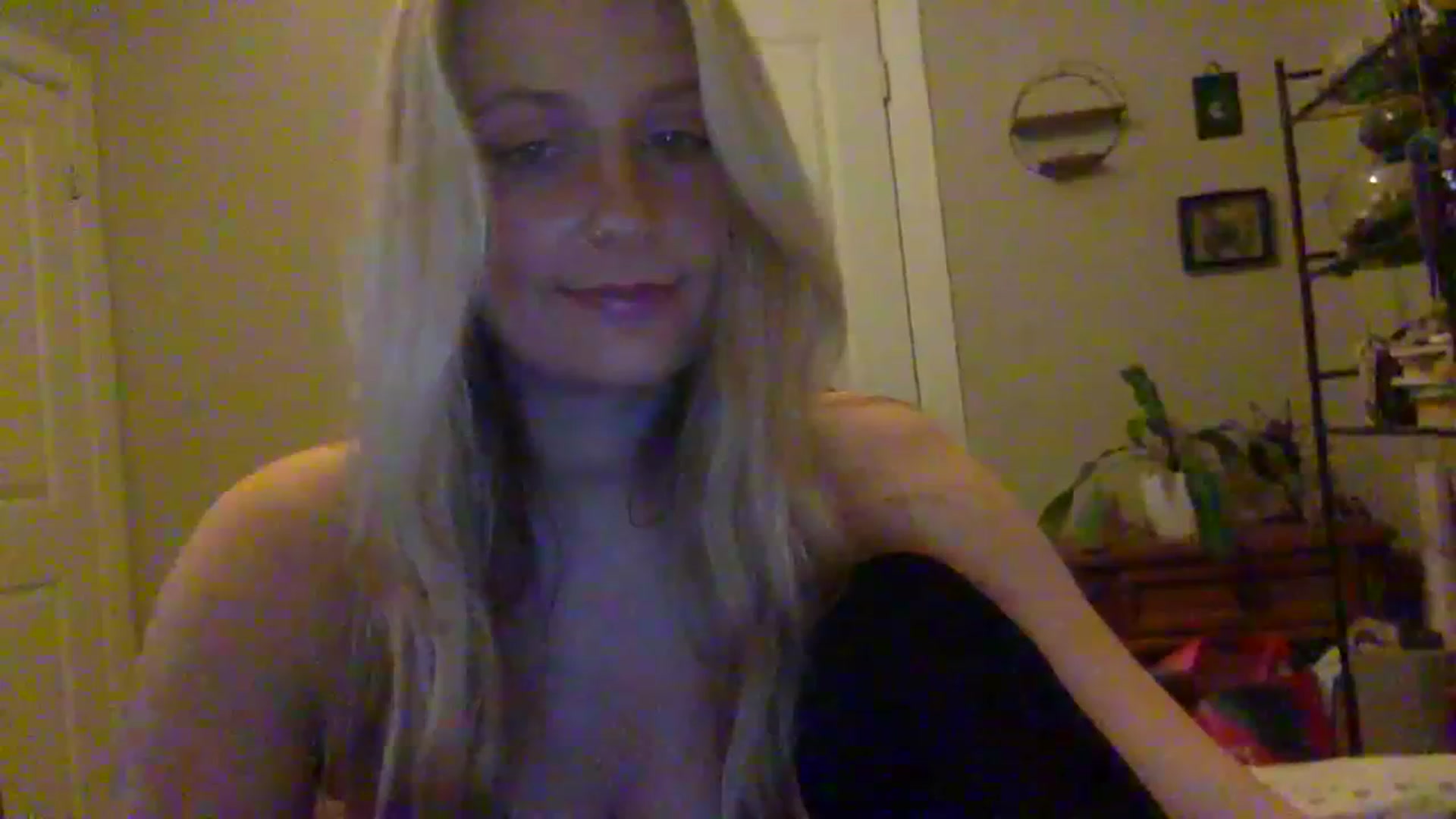 Gallery image thumbnail from Amateurblonde's myfreecams stream on, 01/12/2023, 08:22 image 17 of 20