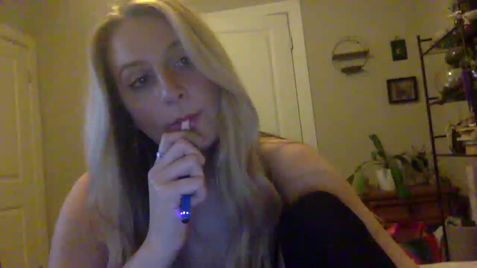 Gallery image thumbnail from Amateurblonde's myfreecams stream on, 01/12/2023, 08:22 image 14 of 20