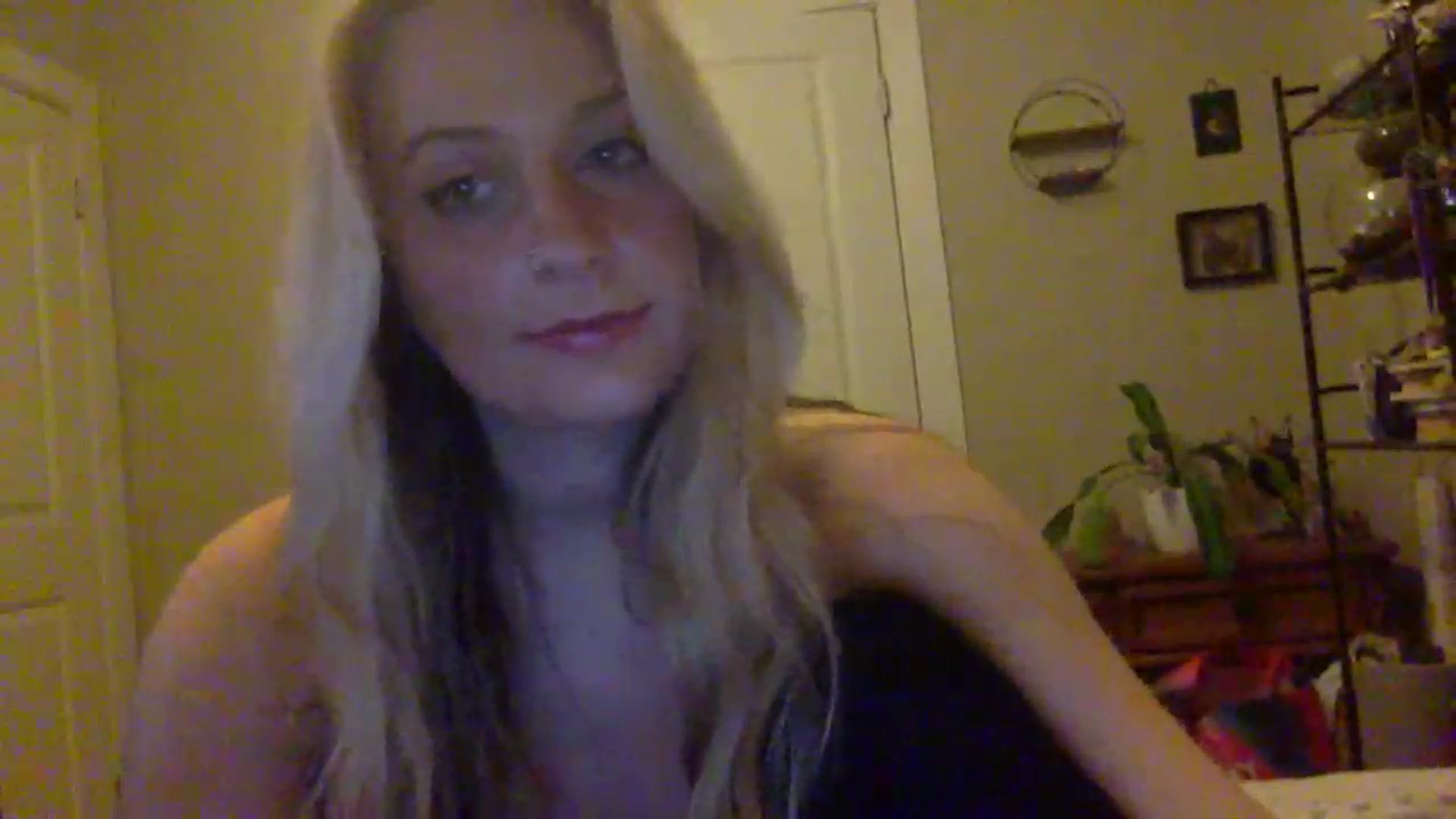 Gallery image thumbnail from Amateurblonde's myfreecams stream on, 01/12/2023, 08:22 image 15 of 20