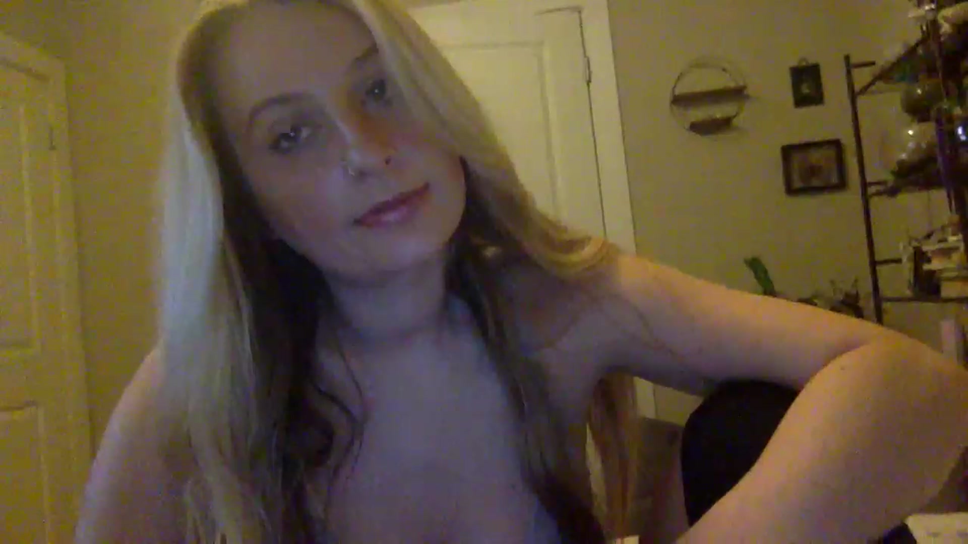 Gallery image thumbnail from Amateurblonde's myfreecams stream on, 01/12/2023, 08:22 image 18 of 20
