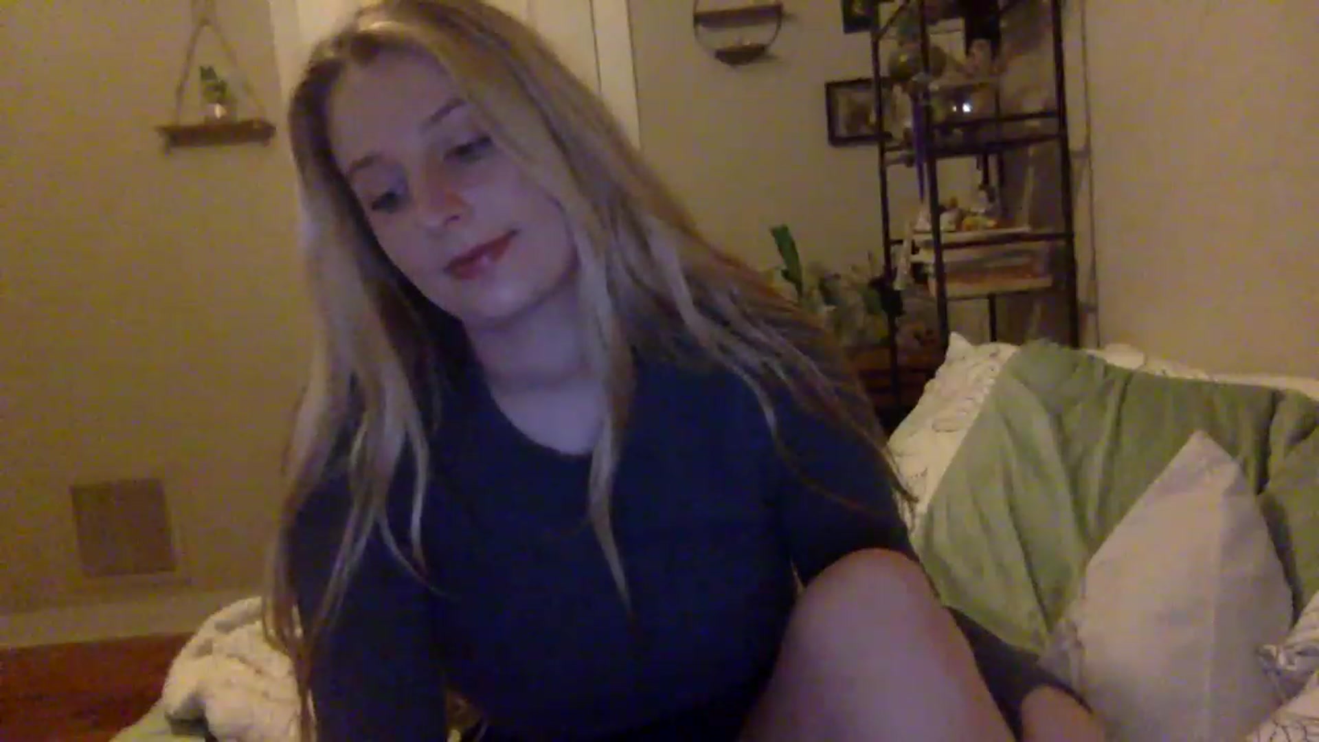 Gallery image thumbnail from Amateurblonde's myfreecams stream on, 02/09/2023, 11:10 image 13 of 20