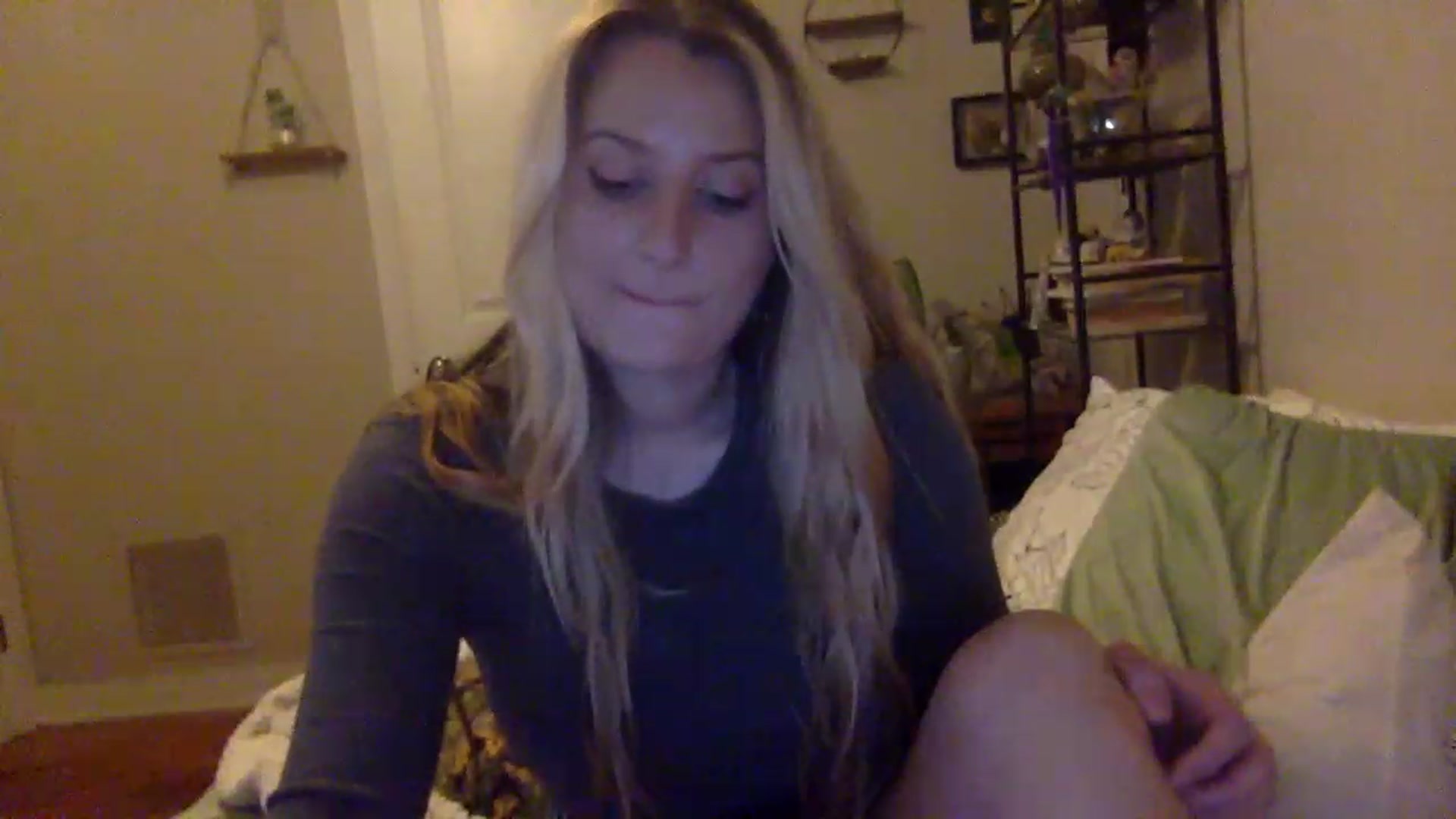 Gallery image thumbnail from Amateurblonde's myfreecams stream on, 02/09/2023, 11:10 image 6 of 20