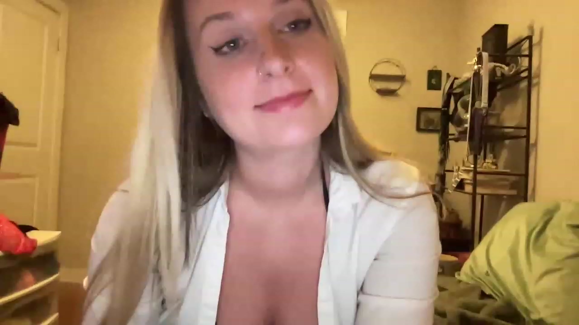 Gallery image thumbnail from Amateurblonde's myfreecams stream on, 03/05/2023, 02:58 image 13 of 20