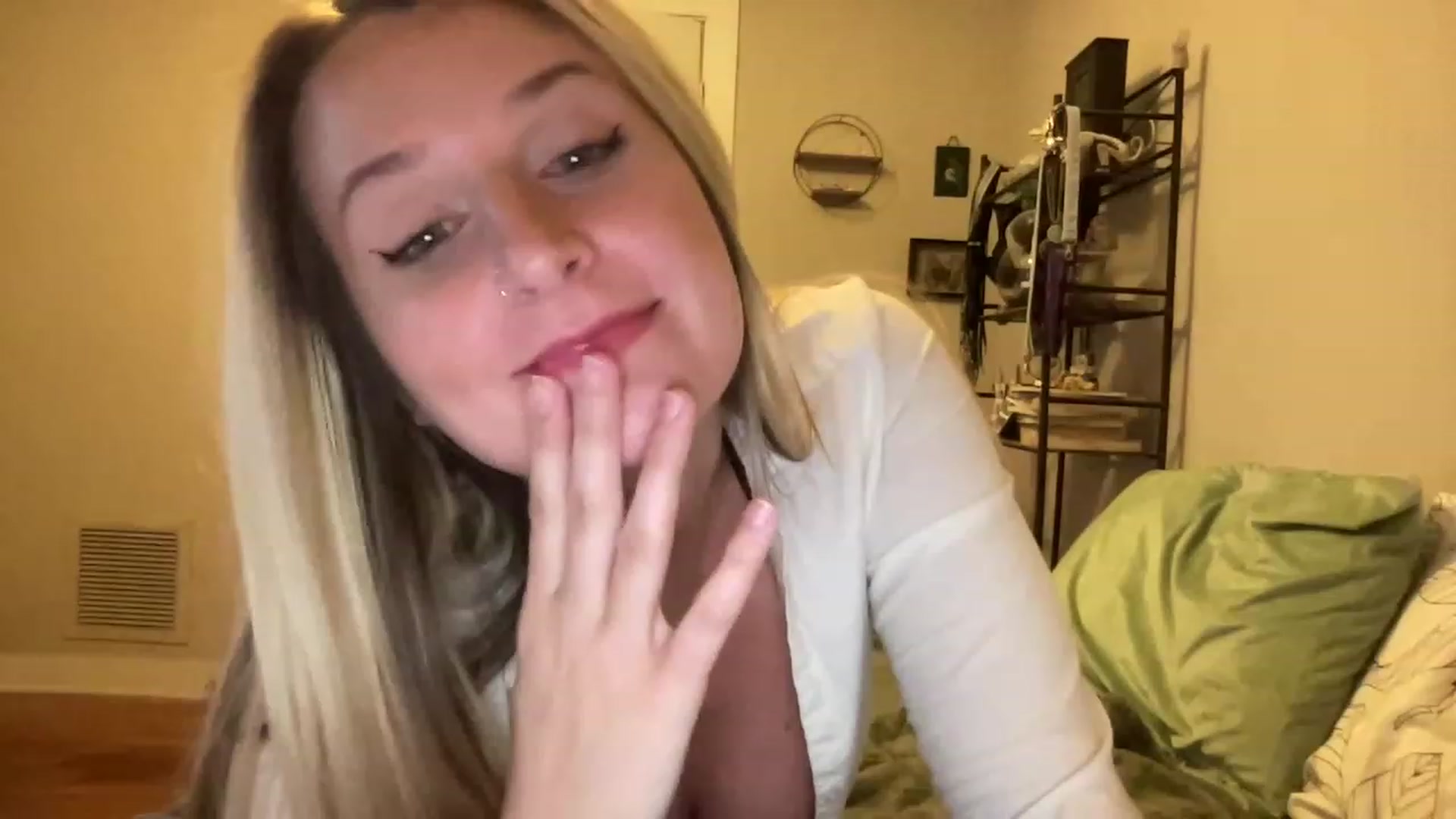 Gallery image thumbnail from Amateurblonde's myfreecams stream on, 03/05/2023, 02:58 image 3 of 20
