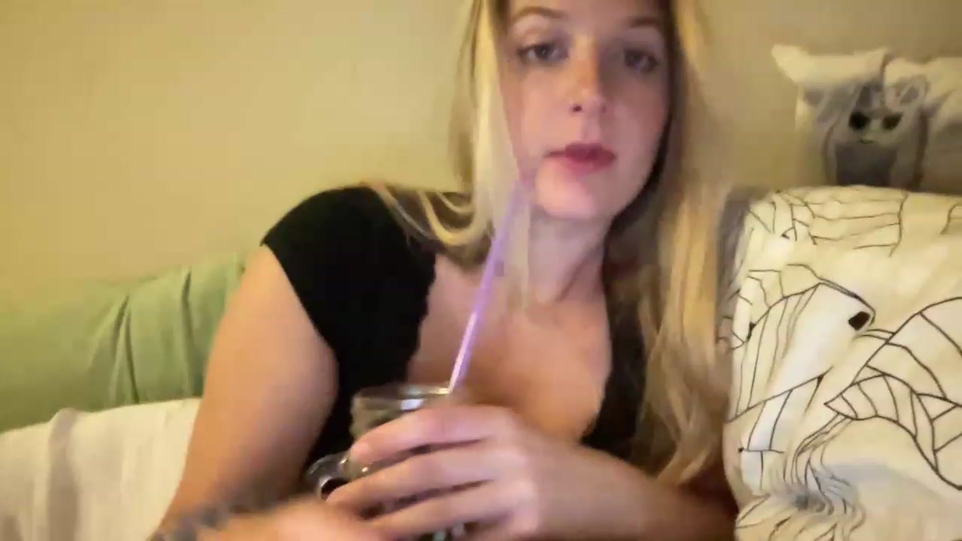 Gallery image thumbnail from Amateurblonde's myfreecams stream on, 04/12/2023, 07:43 image 12 of 20