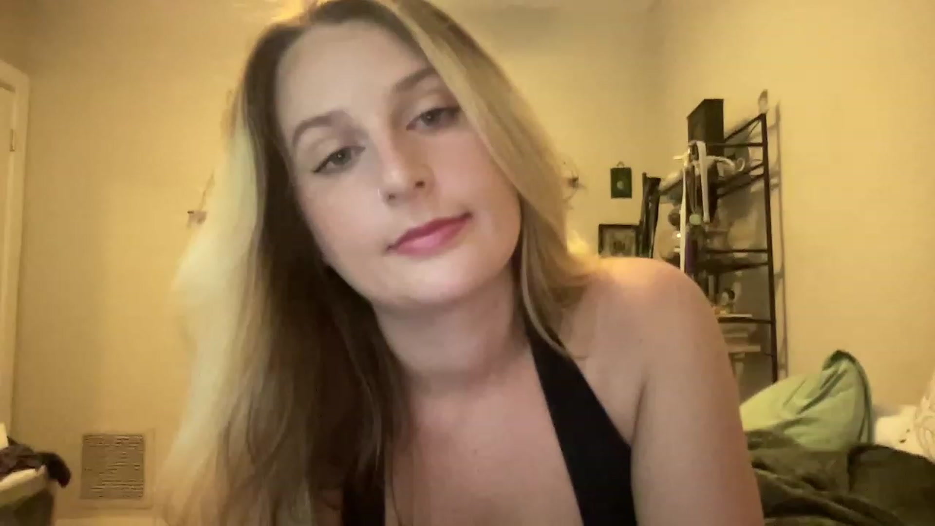 Gallery image thumbnail from Amateurblonde's myfreecams stream on, 05/24/2023, 18:26 image 16 of 20