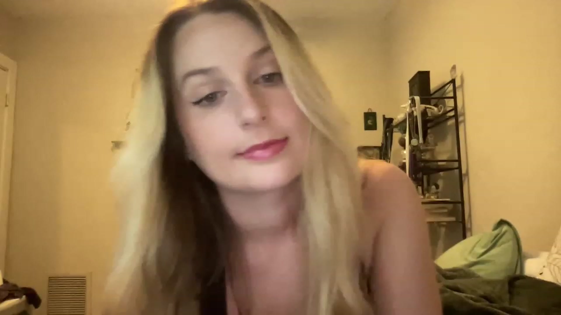 Gallery image thumbnail from Amateurblonde's myfreecams stream on, 05/24/2023, 18:26 image 14 of 20