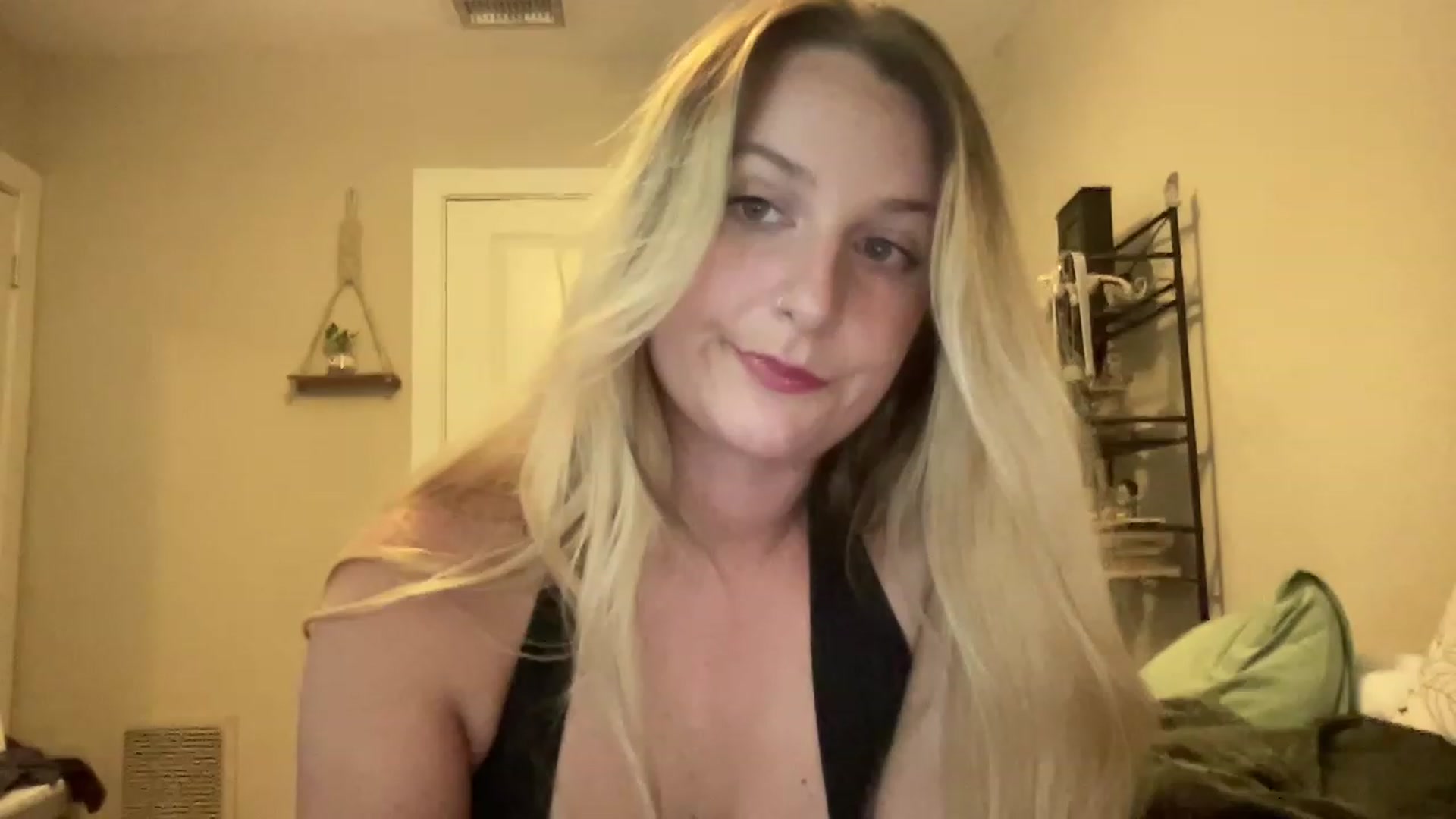 Gallery image thumbnail from Amateurblonde's myfreecams stream on, 05/24/2023, 18:26 image 20 of 20