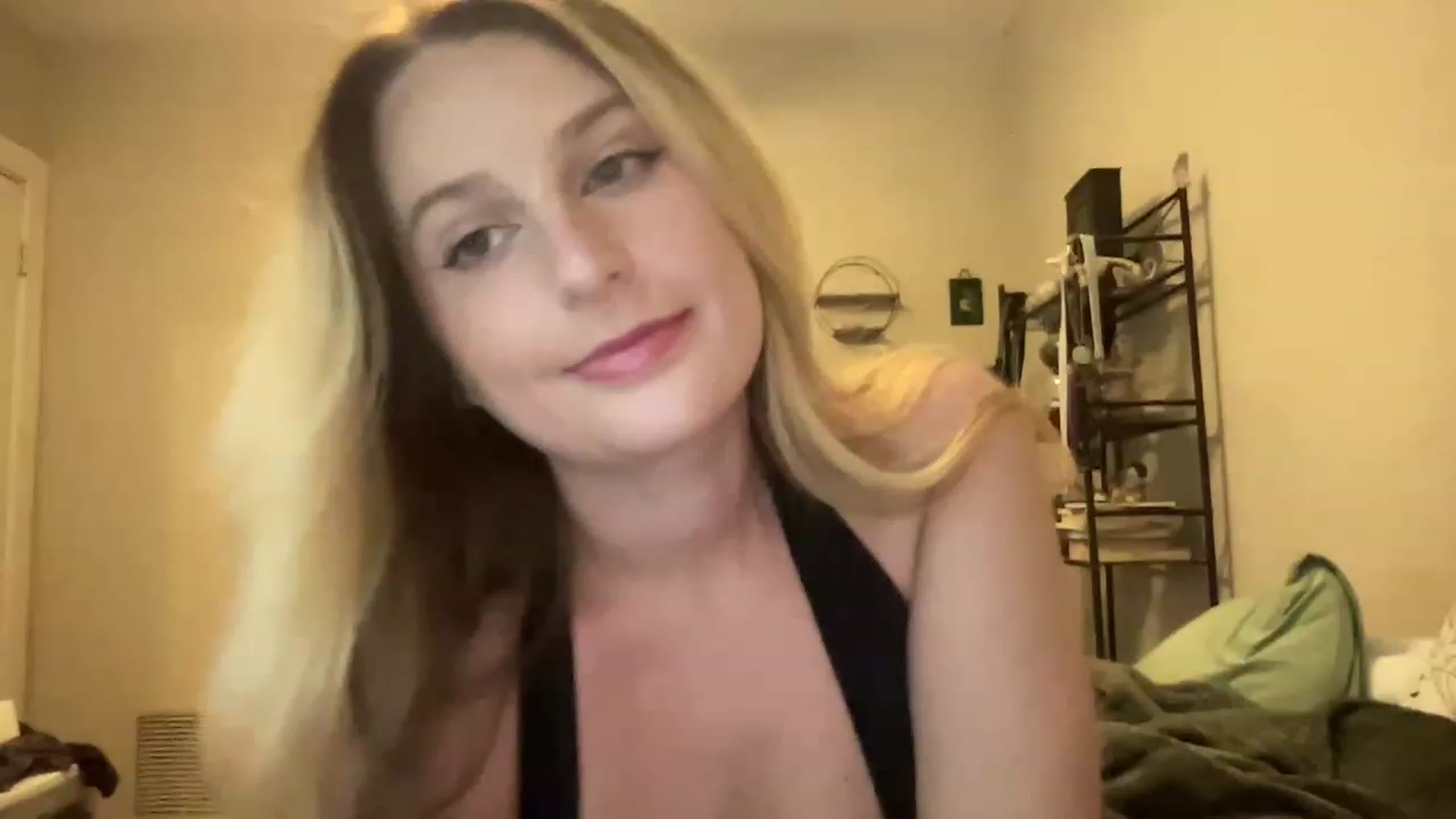 Gallery image thumbnail from Amateurblonde's myfreecams stream on, 05/24/2023, 18:26 image 5 of 20
