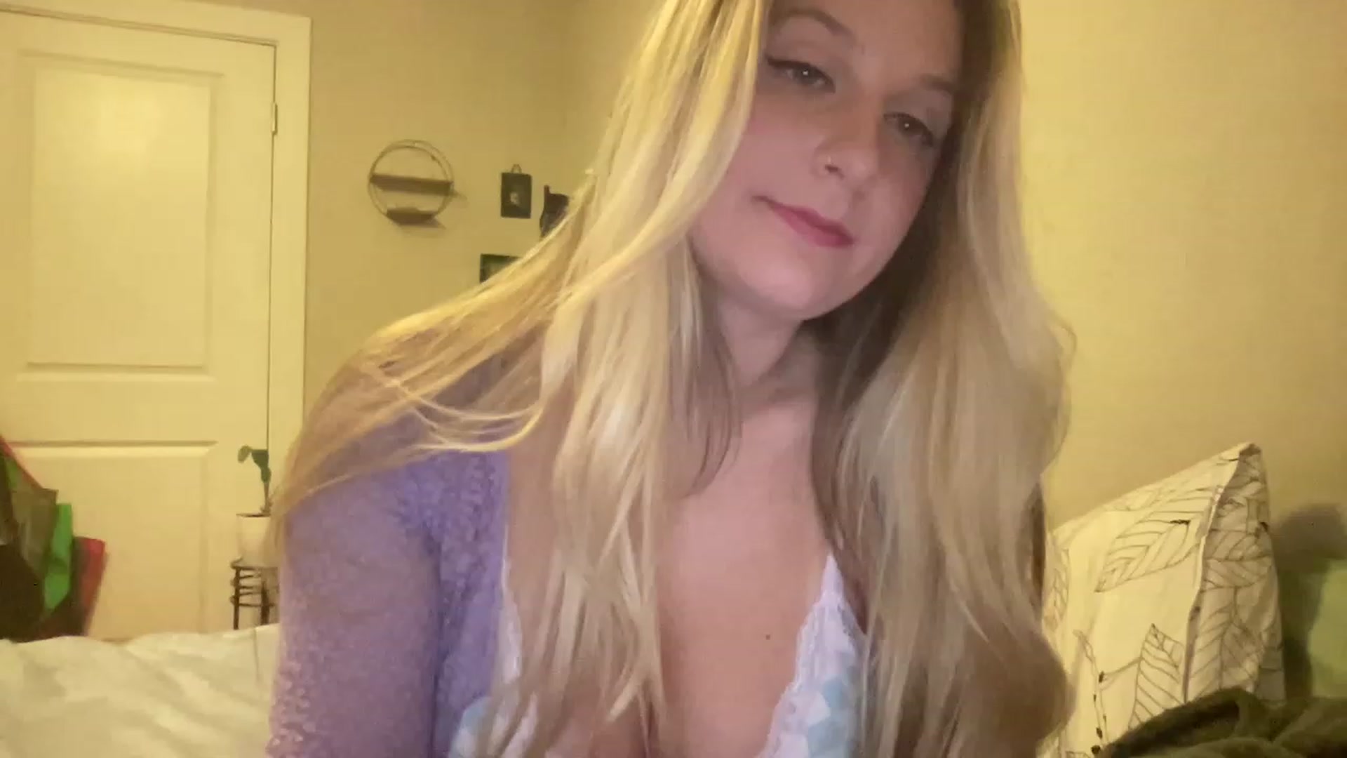 Gallery image thumbnail from Amateurblonde's myfreecams stream on, 06/24/2023, 06:49 image 10 of 20
