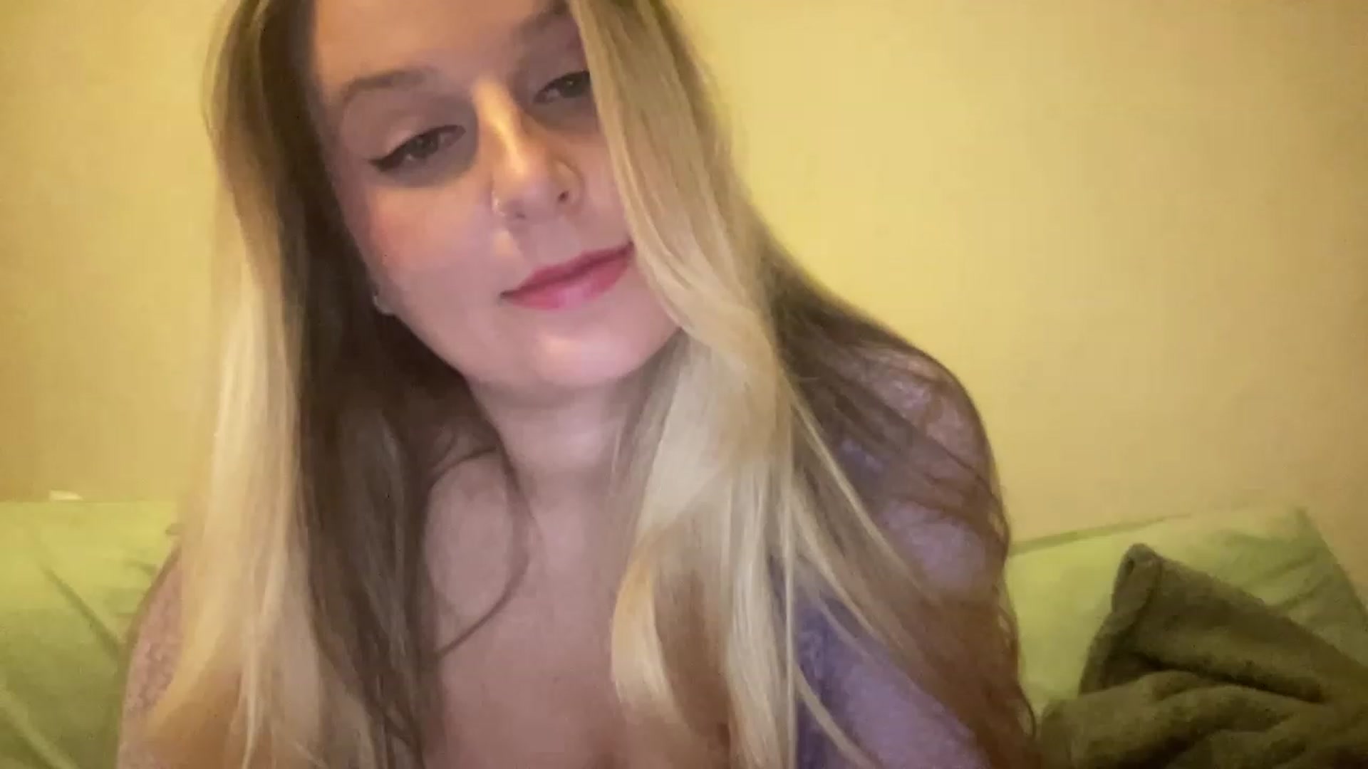Gallery image thumbnail from Amateurblonde's myfreecams stream on, 06/24/2023, 06:49 image 2 of 20