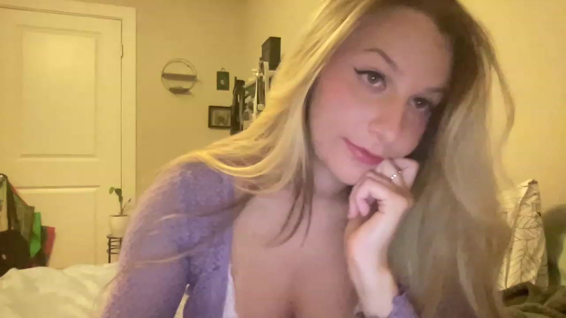 Gallery image thumbnail from Amateurblonde's myfreecams stream on, 06/24/2023, 06:49 image 18 of 20