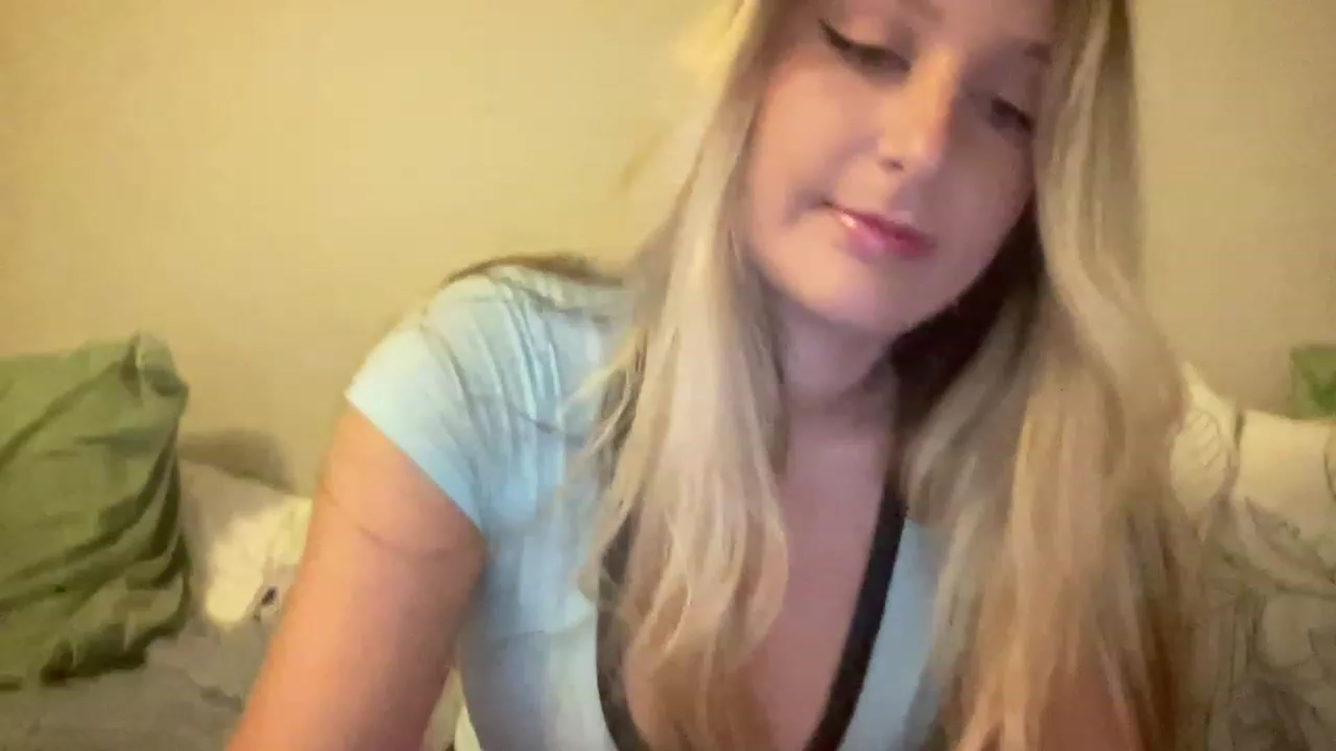 Gallery image thumbnail from Amateurblonde's myfreecams stream on, 06/28/2023, 06:18 image 16 of 20