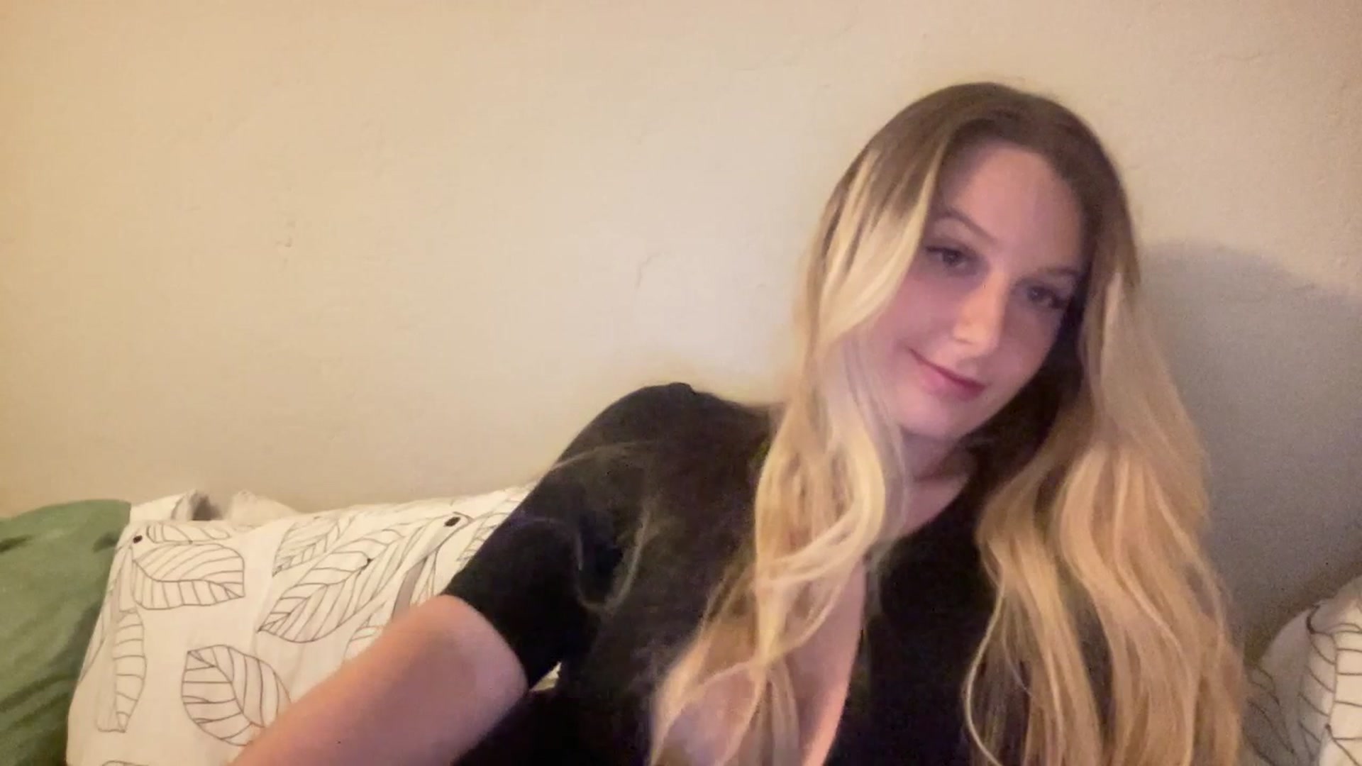 Gallery image thumbnail from Amateurblonde's myfreecams stream on, 07/19/2023, 05:51 image 5 of 20