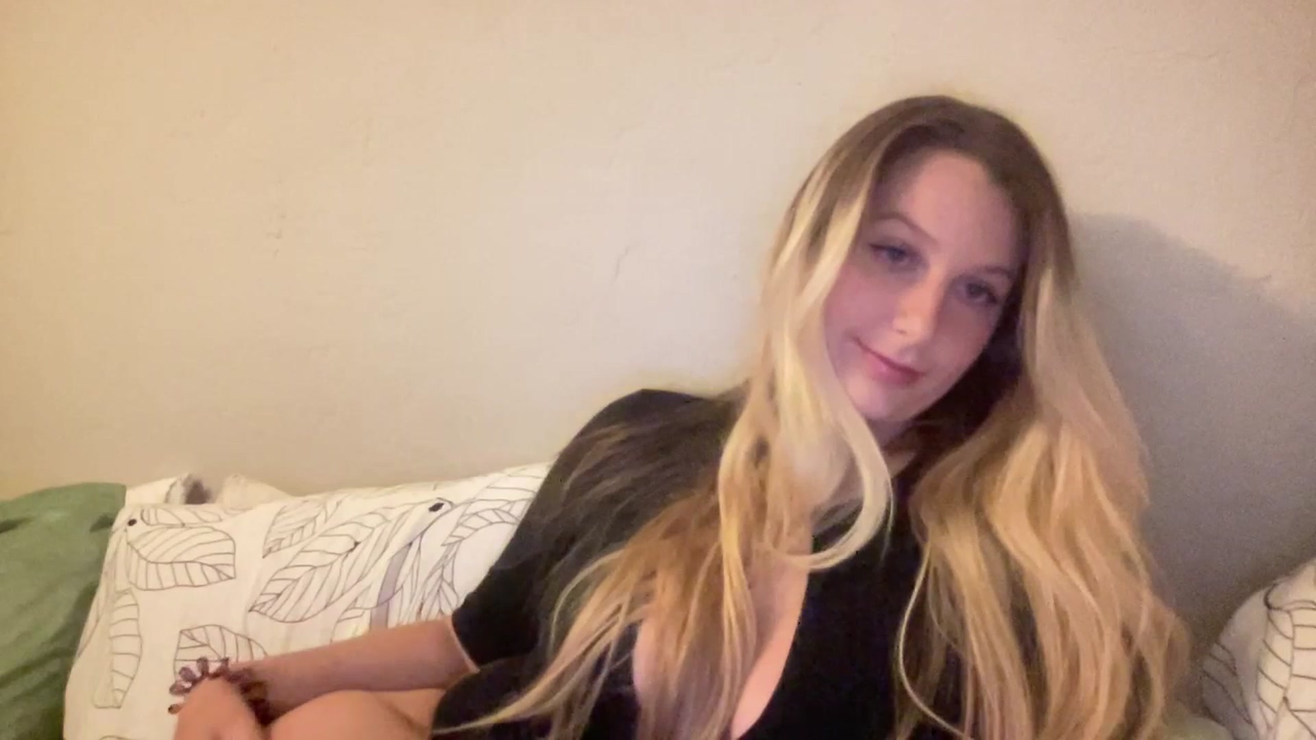 Gallery image thumbnail from Amateurblonde's myfreecams stream on, 07/19/2023, 05:51 image 4 of 20
