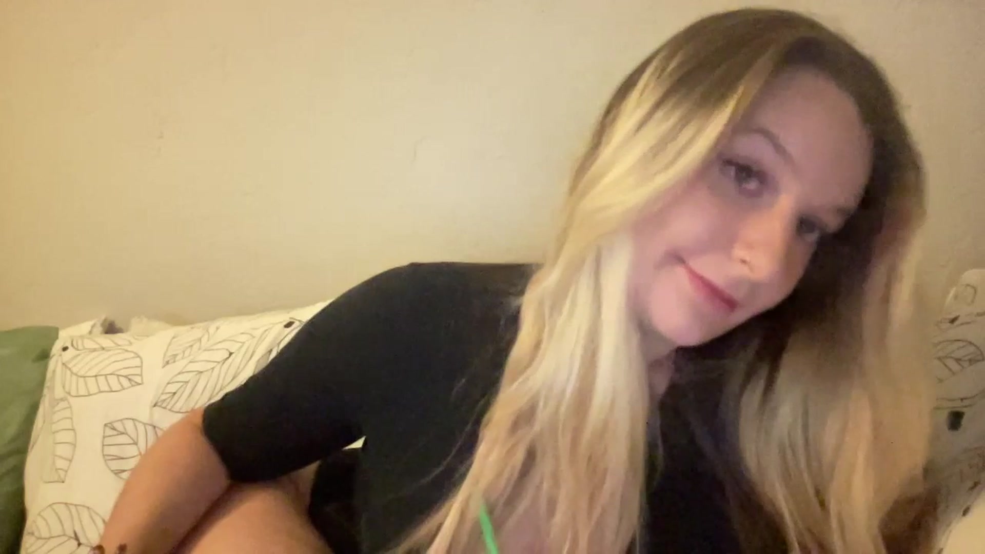 Gallery image thumbnail from Amateurblonde's myfreecams stream on, 07/19/2023, 05:51 image 13 of 20