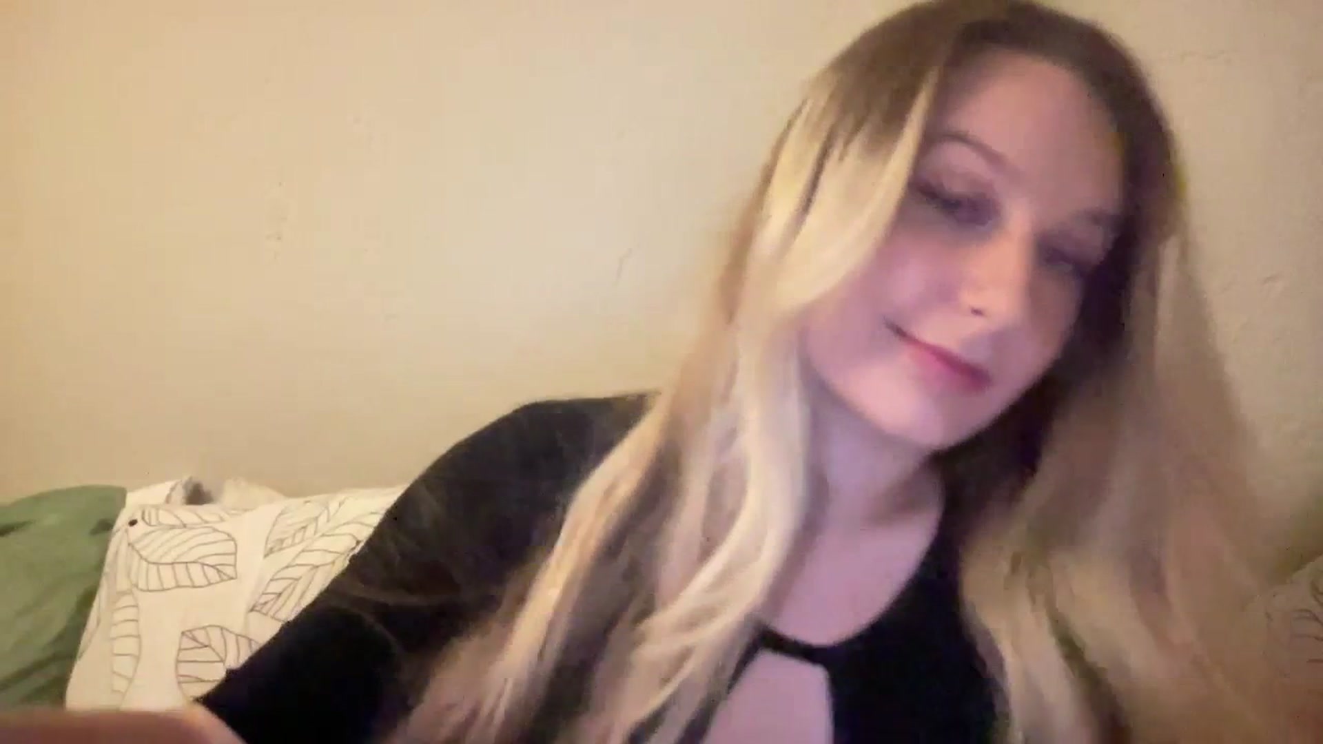 Gallery image thumbnail from Amateurblonde's myfreecams stream on, 07/19/2023, 05:51 image 6 of 20