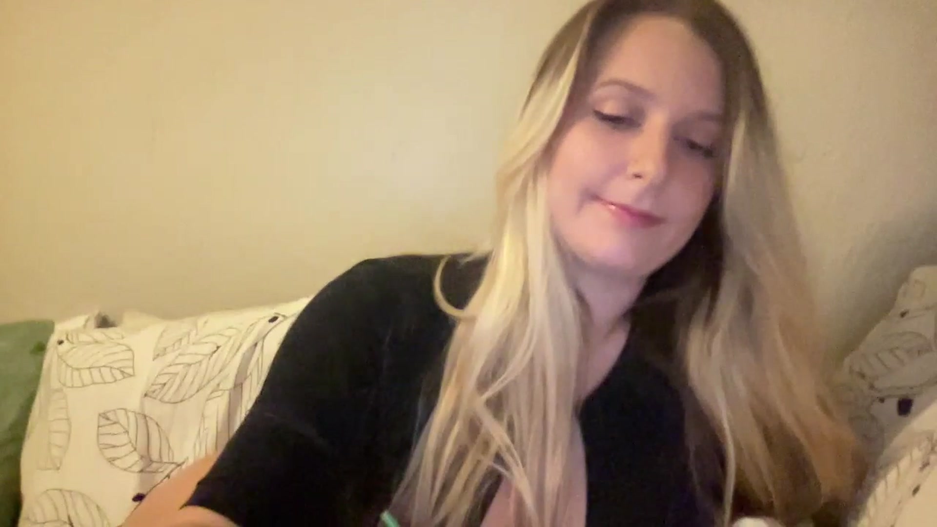 Gallery image thumbnail from Amateurblonde's myfreecams stream on, 07/19/2023, 05:51 image 10 of 20