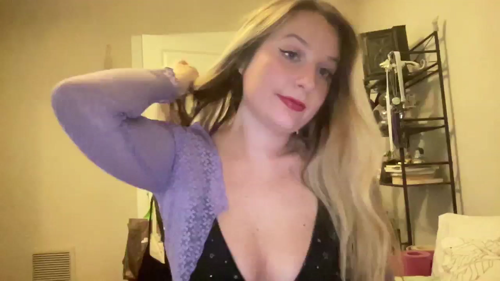 Gallery image thumbnail from Amateurblonde's myfreecams stream on, 07/23/2023, 06:09 image 1 of 20