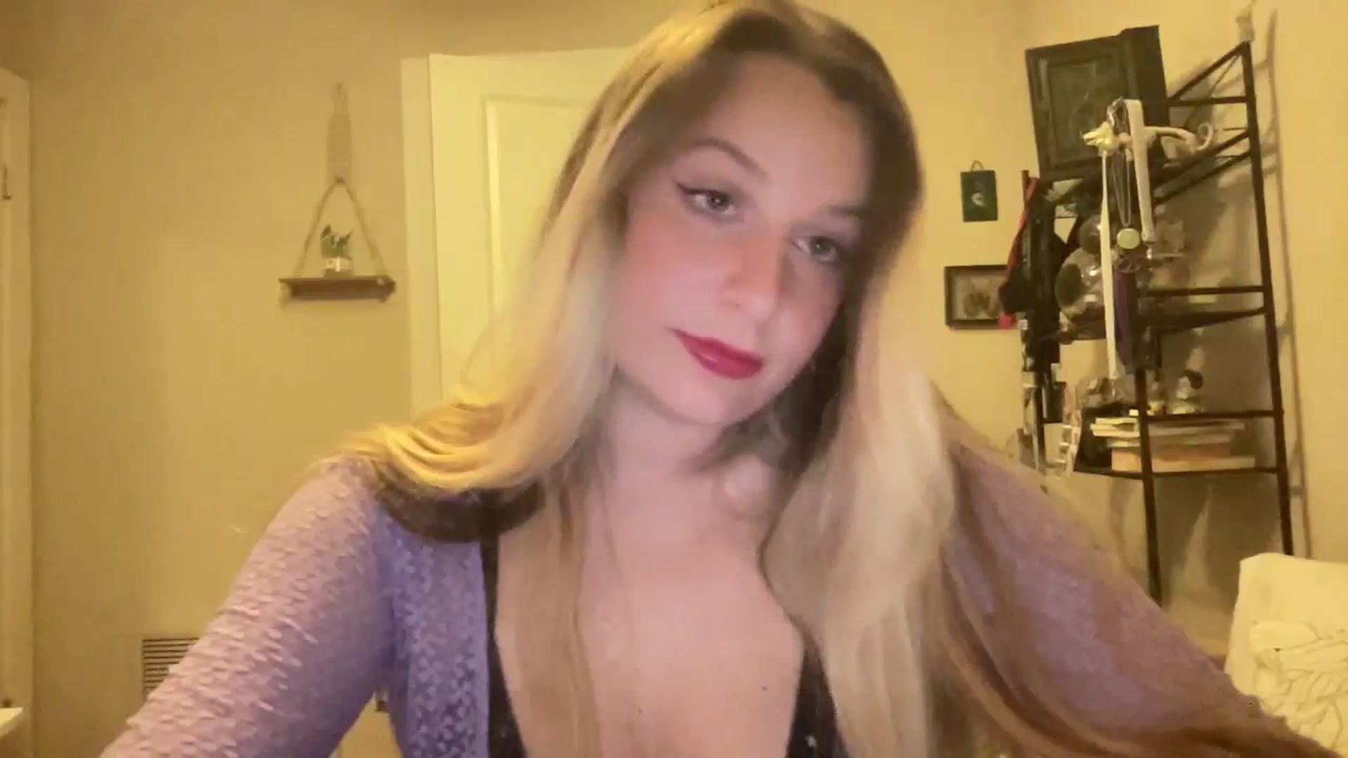 Gallery image thumbnail from Amateurblonde's myfreecams stream on, 07/23/2023, 06:09 image 4 of 20