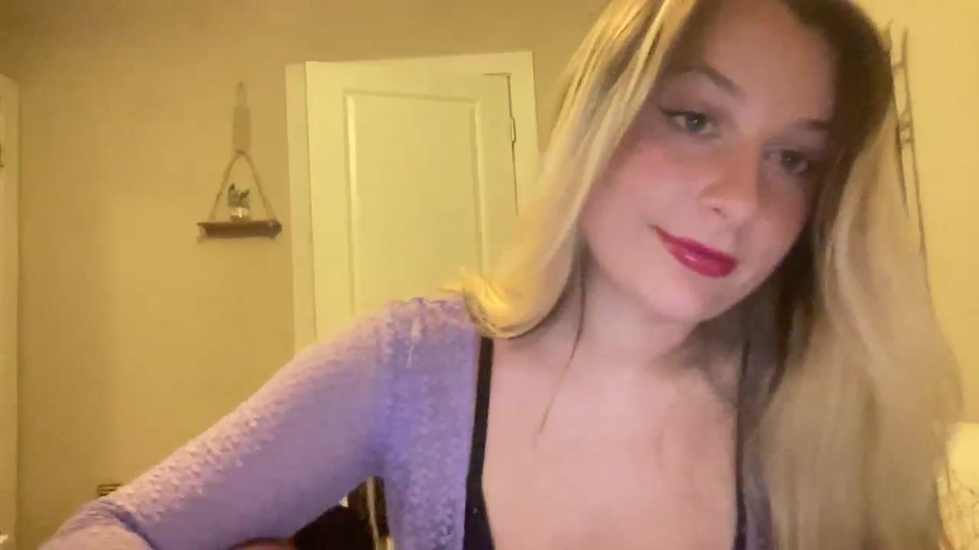 Gallery image thumbnail from Amateurblonde's myfreecams stream on, 07/23/2023, 06:09 image 13 of 20