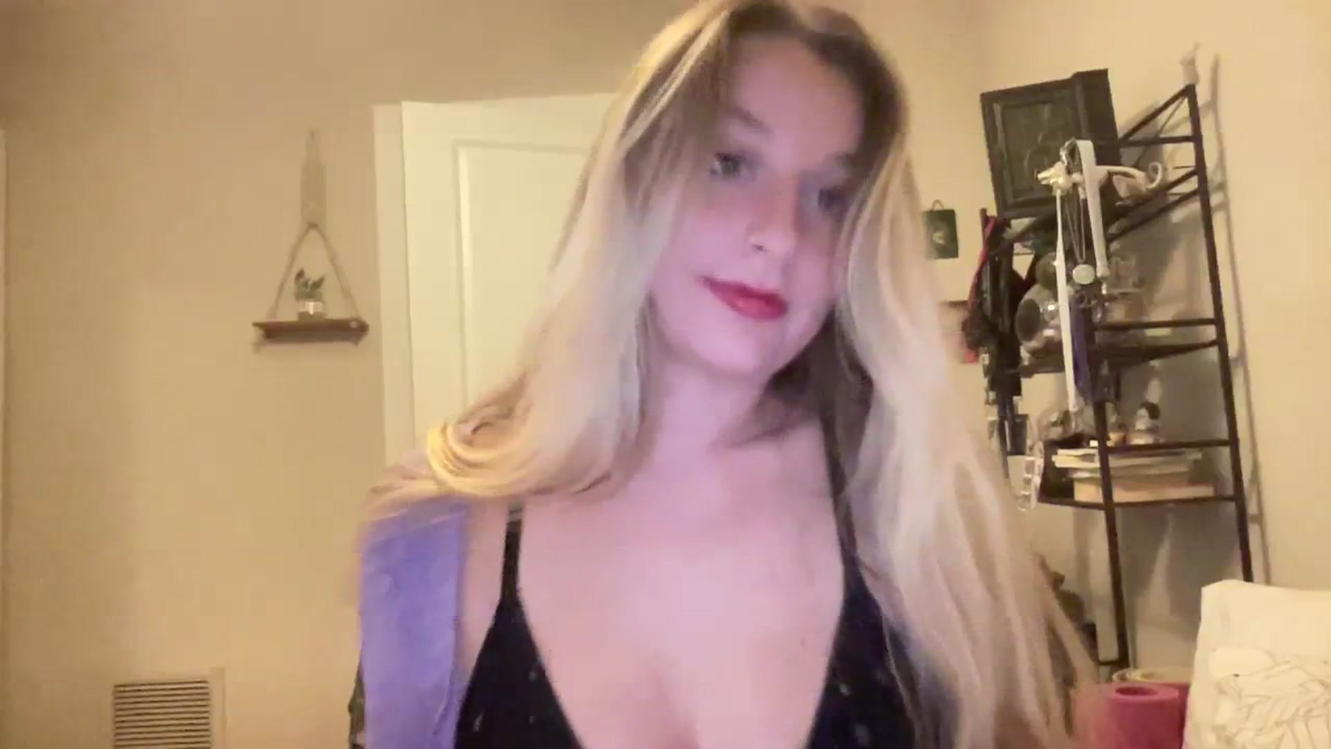 Gallery image thumbnail from Amateurblonde's myfreecams stream on, 07/23/2023, 06:09 image 7 of 20