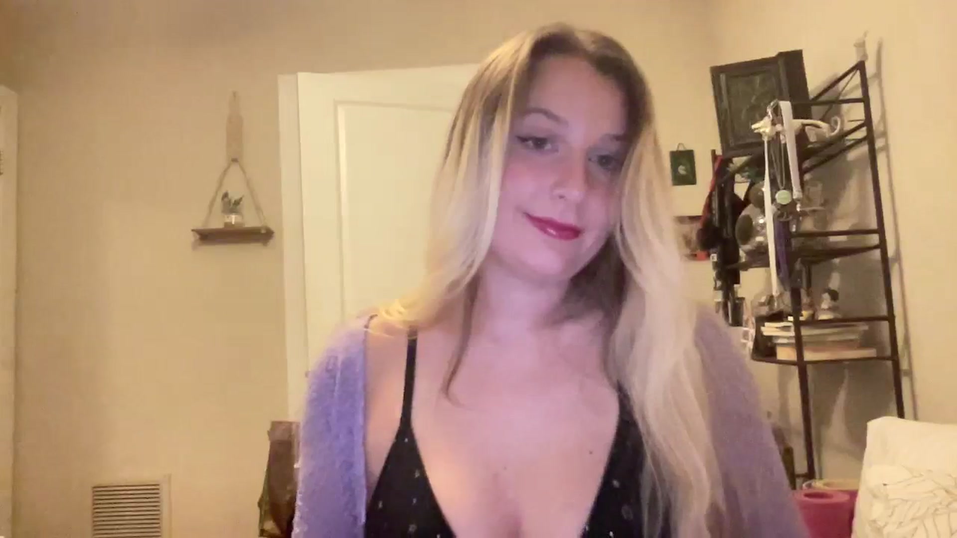 Gallery image thumbnail from Amateurblonde's myfreecams stream on, 07/23/2023, 06:09 image 11 of 20