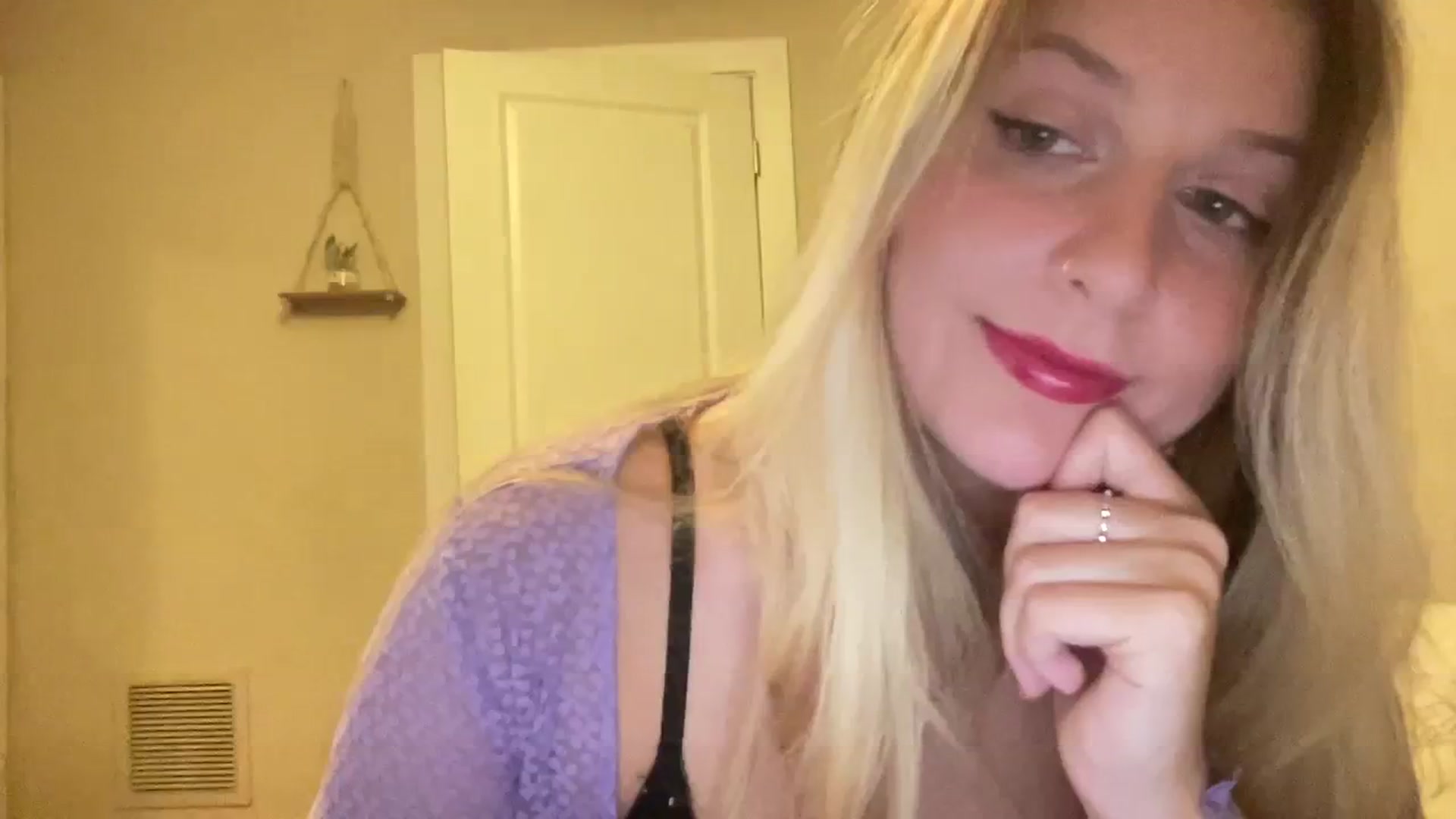 Gallery image thumbnail from Amateurblonde's myfreecams stream on, 07/23/2023, 06:09 image 8 of 20