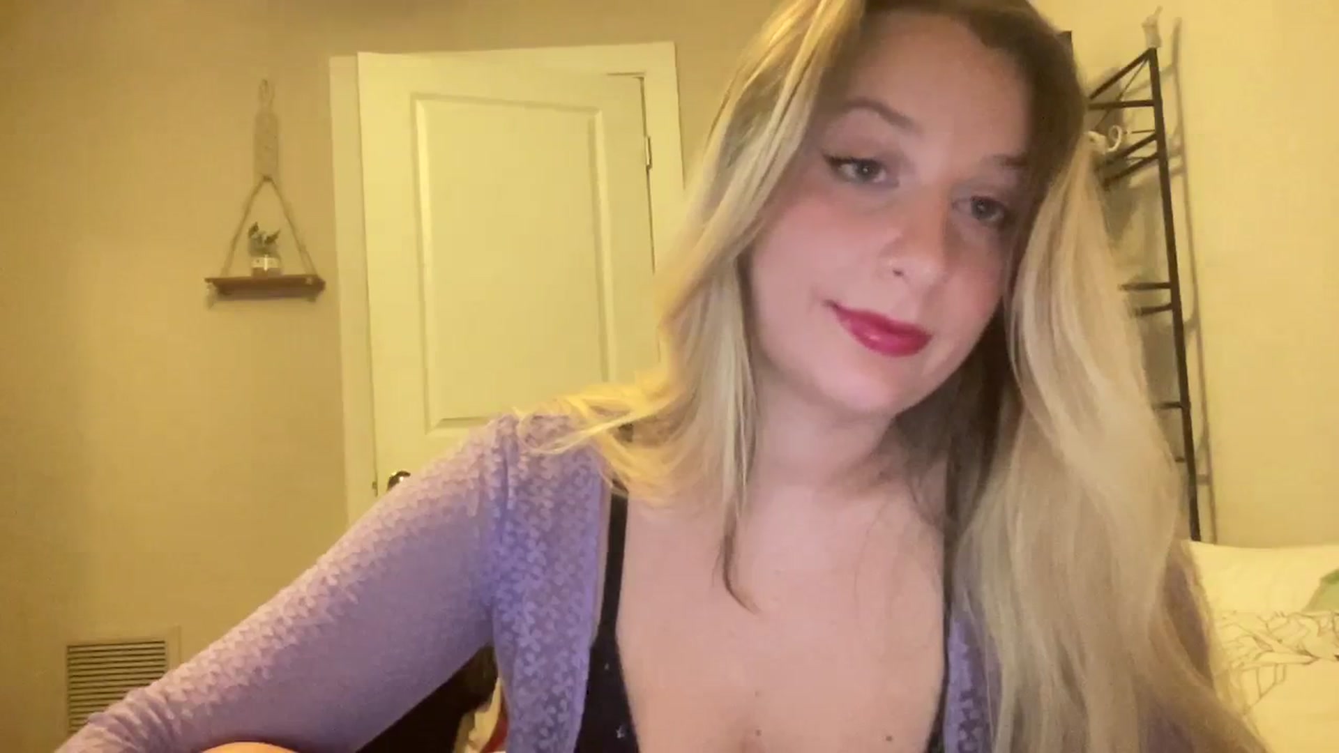Gallery image thumbnail from Amateurblonde's myfreecams stream on, 07/23/2023, 06:09 image 14 of 20