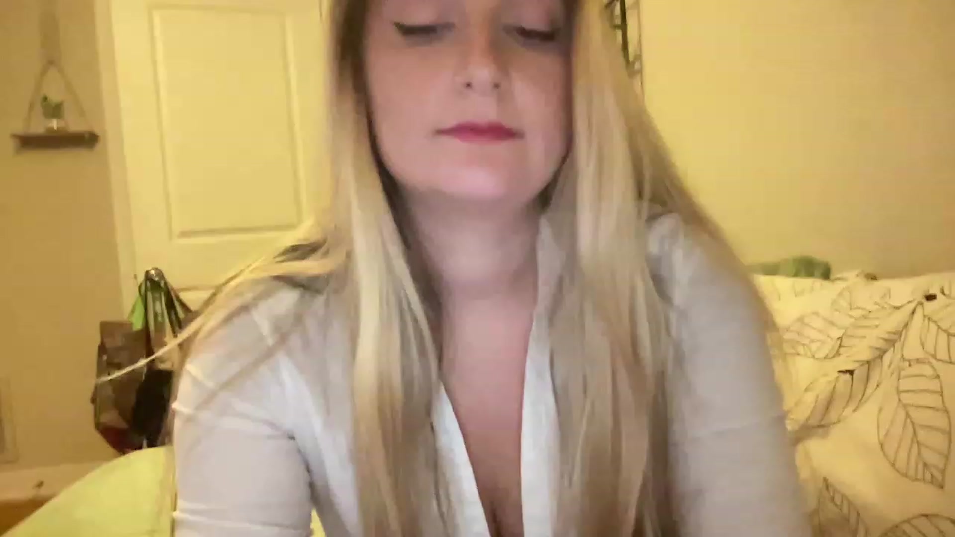 Gallery image thumbnail from Amateurblonde's myfreecams stream on, 07/29/2023, 08:28 image 1 of 20