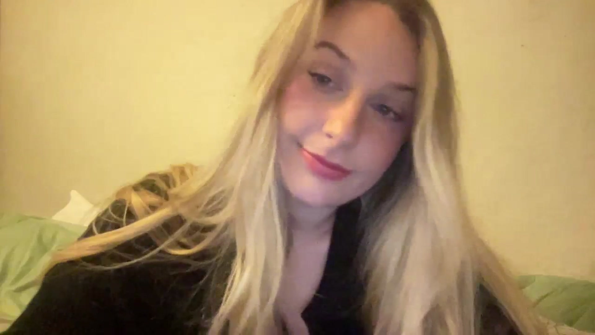 Gallery image thumbnail from Amateurblonde's myfreecams stream on, 10/12/2023, 08:53 image 7 of 20
