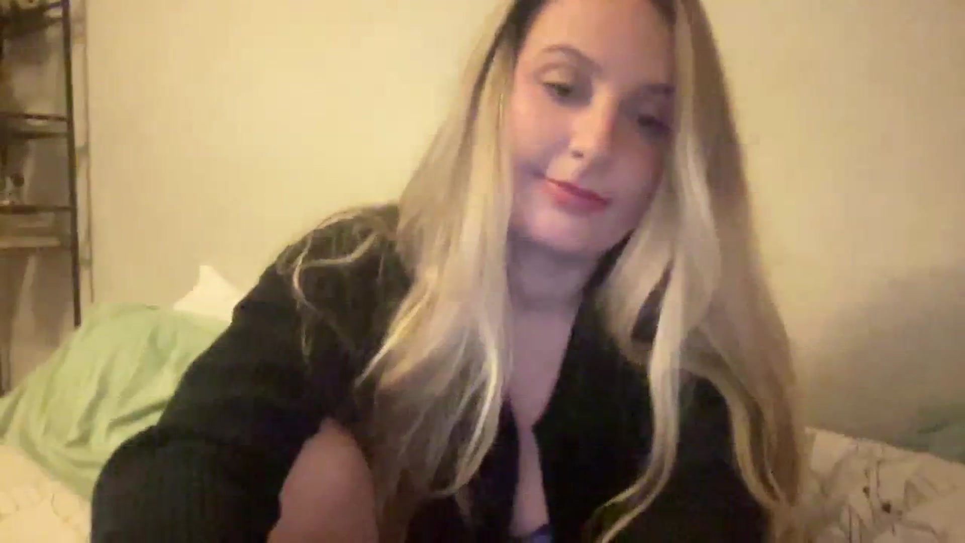 Gallery image thumbnail from Amateurblonde's myfreecams stream on, 10/12/2023, 08:53 image 16 of 20