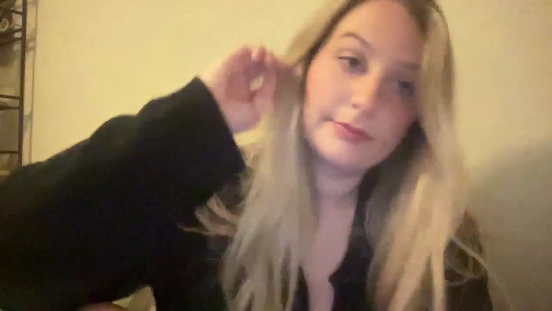 Gallery image thumbnail from Amateurblonde's myfreecams stream on, 10/12/2023, 08:53 image 18 of 20