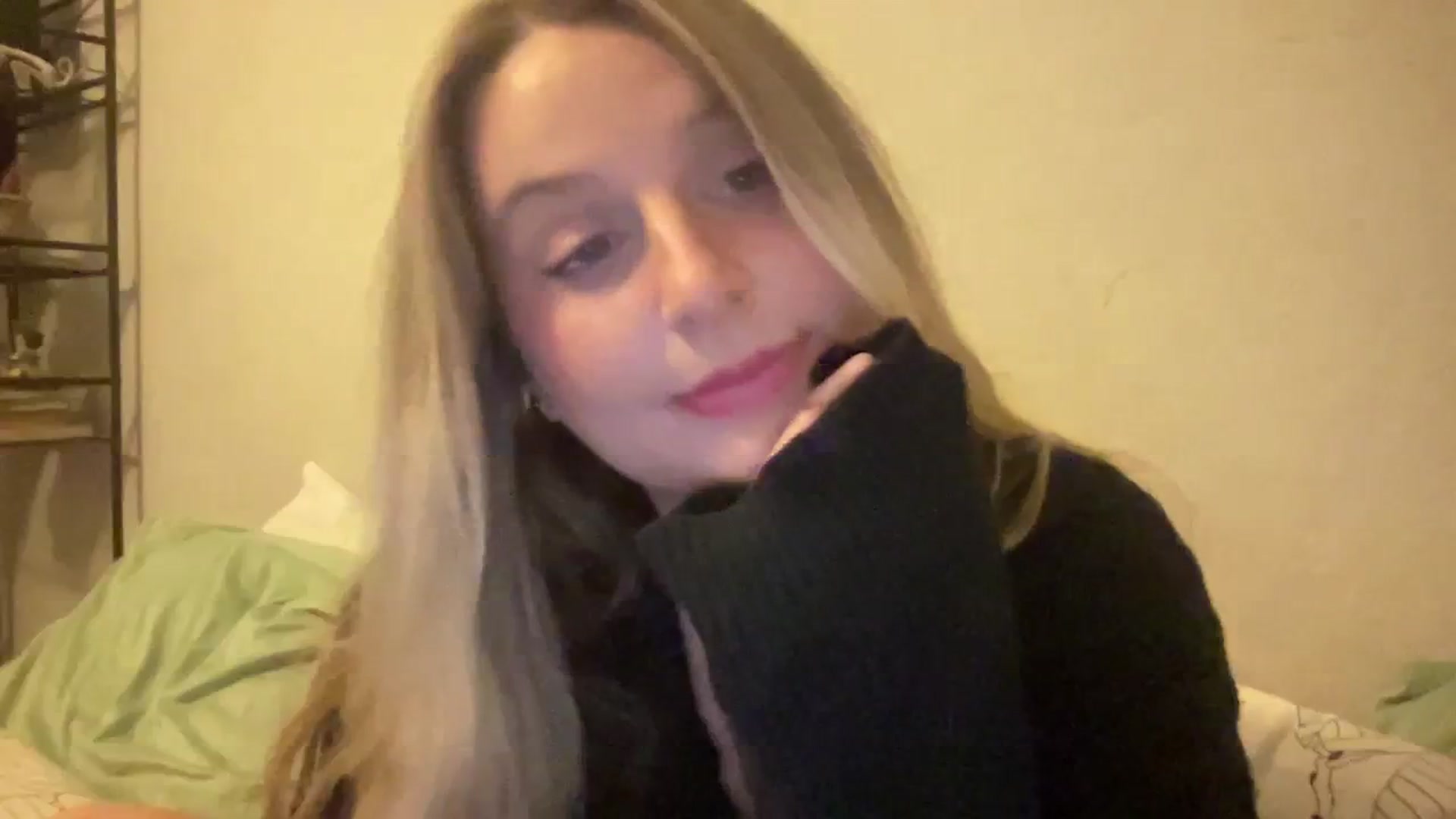 Gallery image thumbnail from Amateurblonde's myfreecams stream on, 10/12/2023, 08:53 image 15 of 20