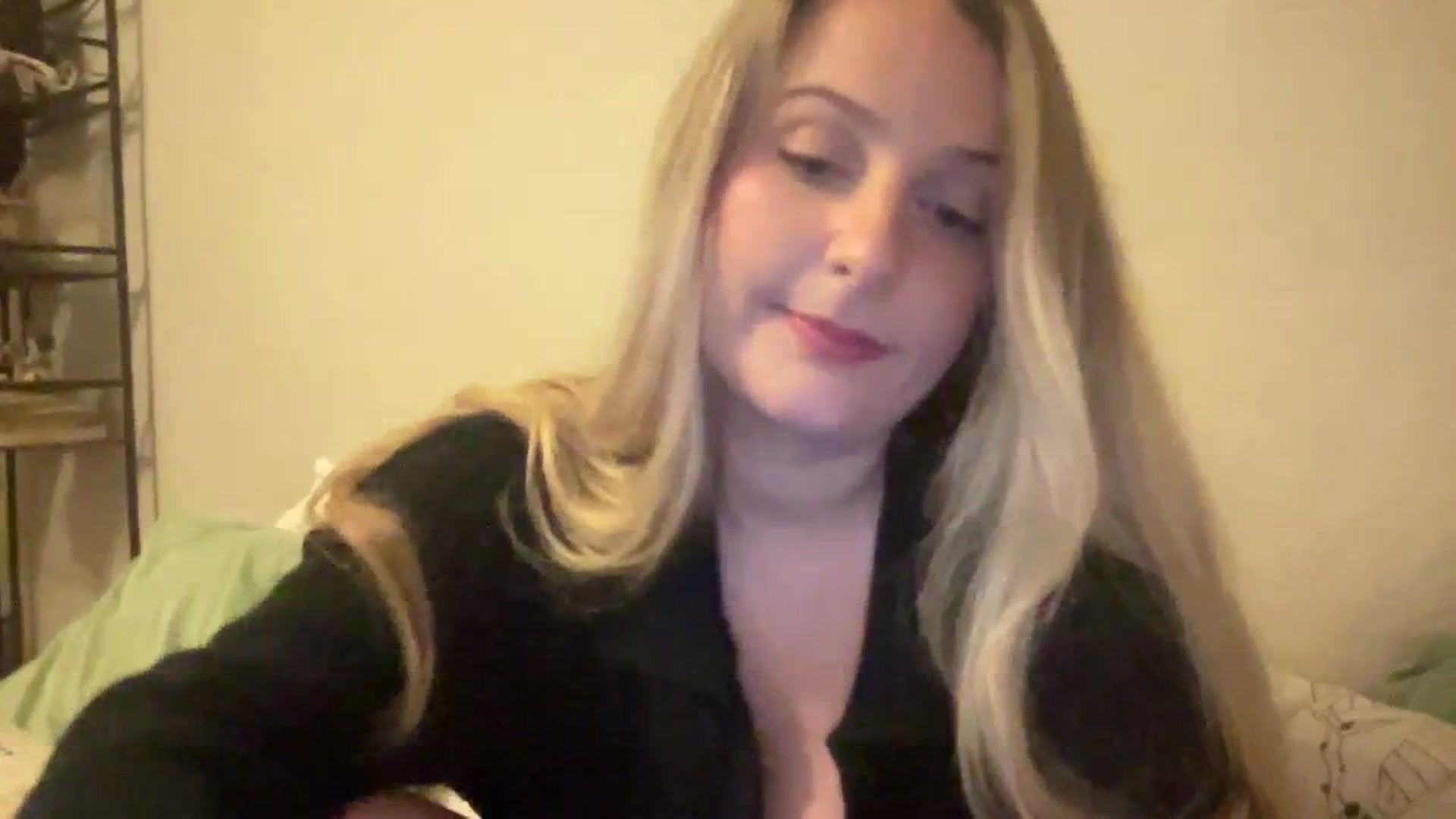 Gallery image thumbnail from Amateurblonde's myfreecams stream on, 10/12/2023, 08:53 image 11 of 20