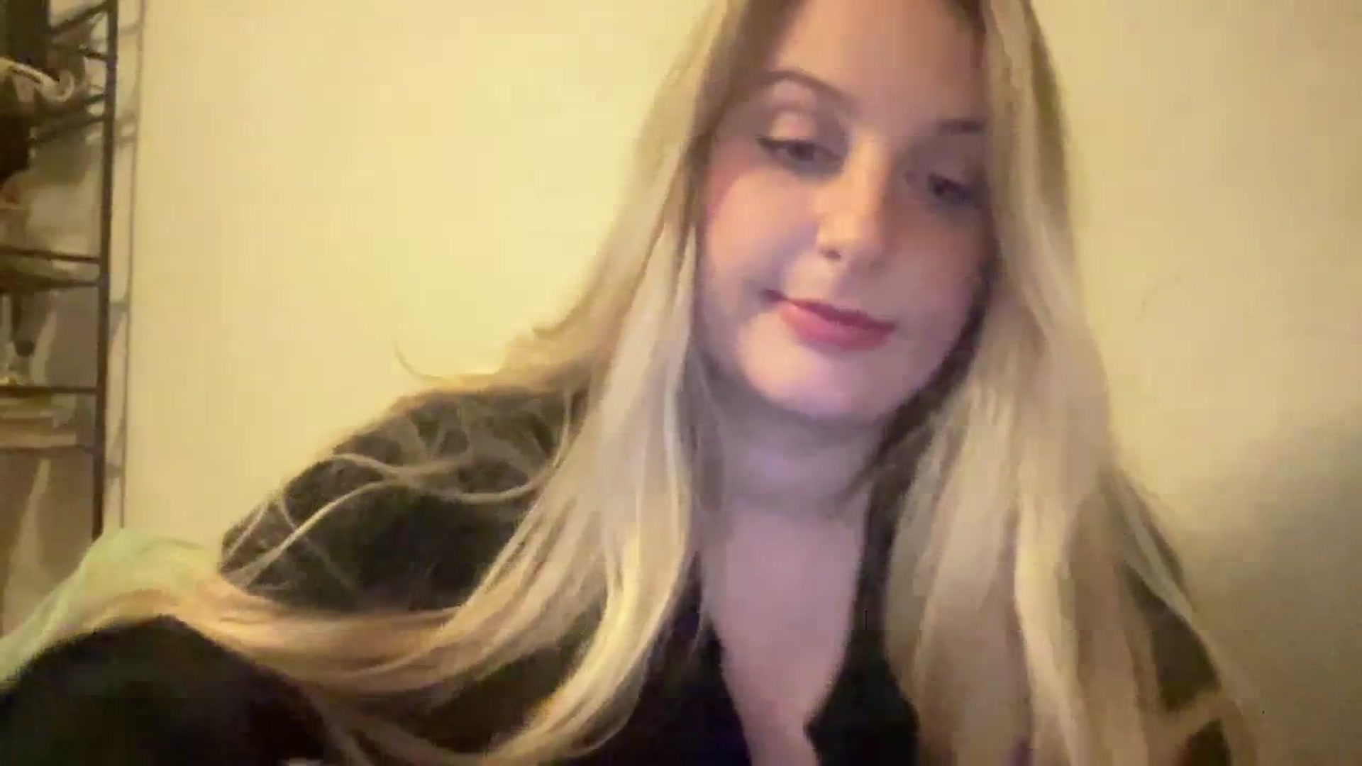 Gallery image thumbnail from Amateurblonde's myfreecams stream on, 10/12/2023, 08:53 image 17 of 20