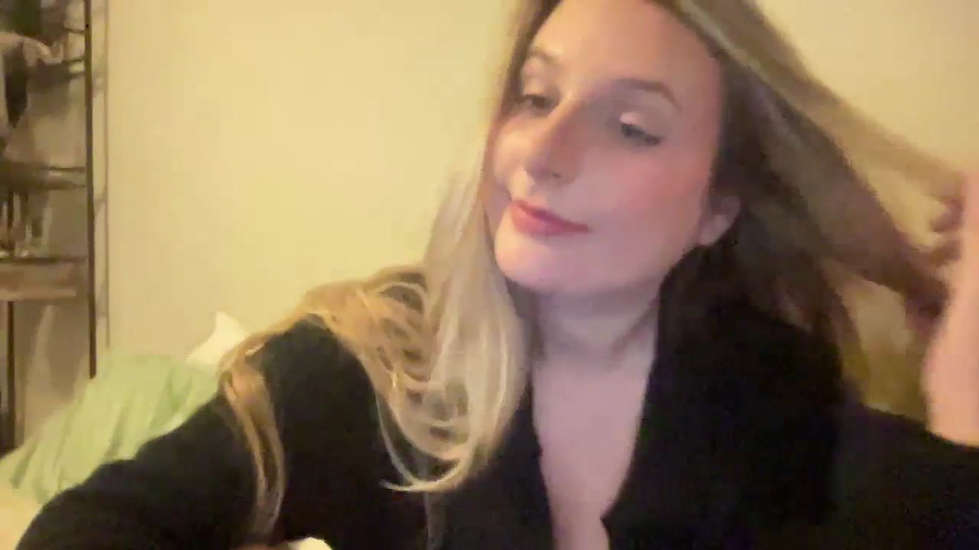 Gallery image thumbnail from Amateurblonde's myfreecams stream on, 10/12/2023, 08:53 image 12 of 20