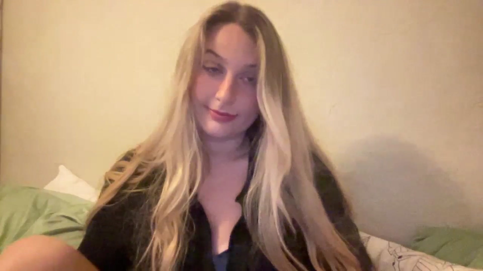Gallery image thumbnail from Amateurblonde's myfreecams stream on, 10/12/2023, 08:53 image 8 of 20