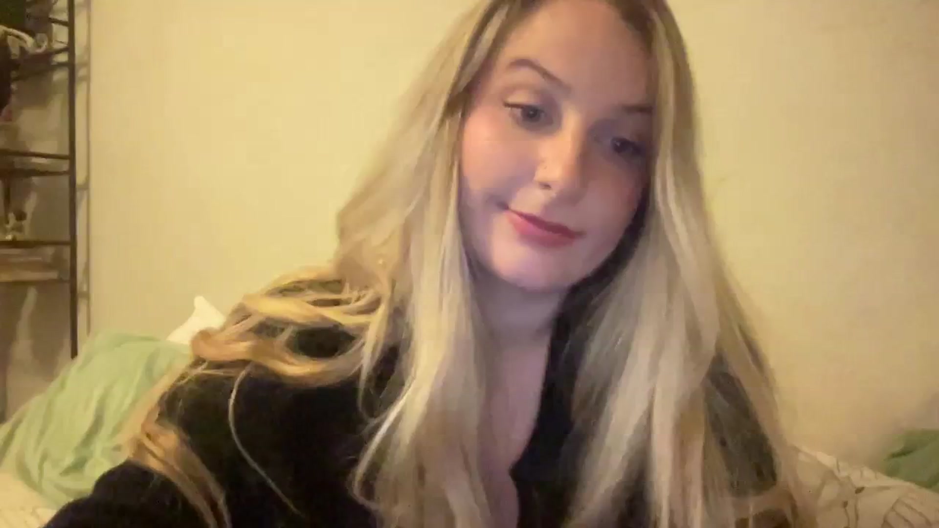 Gallery image thumbnail from Amateurblonde's myfreecams stream on, 10/12/2023, 08:53 image 14 of 20