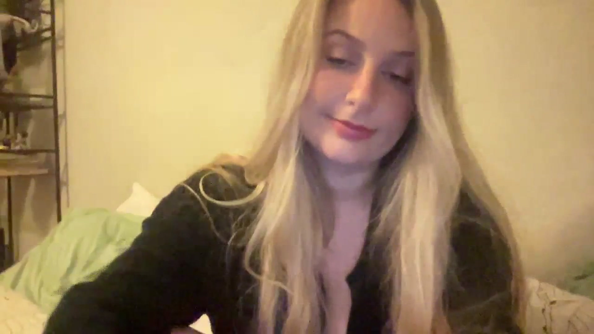 Gallery image thumbnail from Amateurblonde's myfreecams stream on, 10/12/2023, 08:53 image 9 of 20