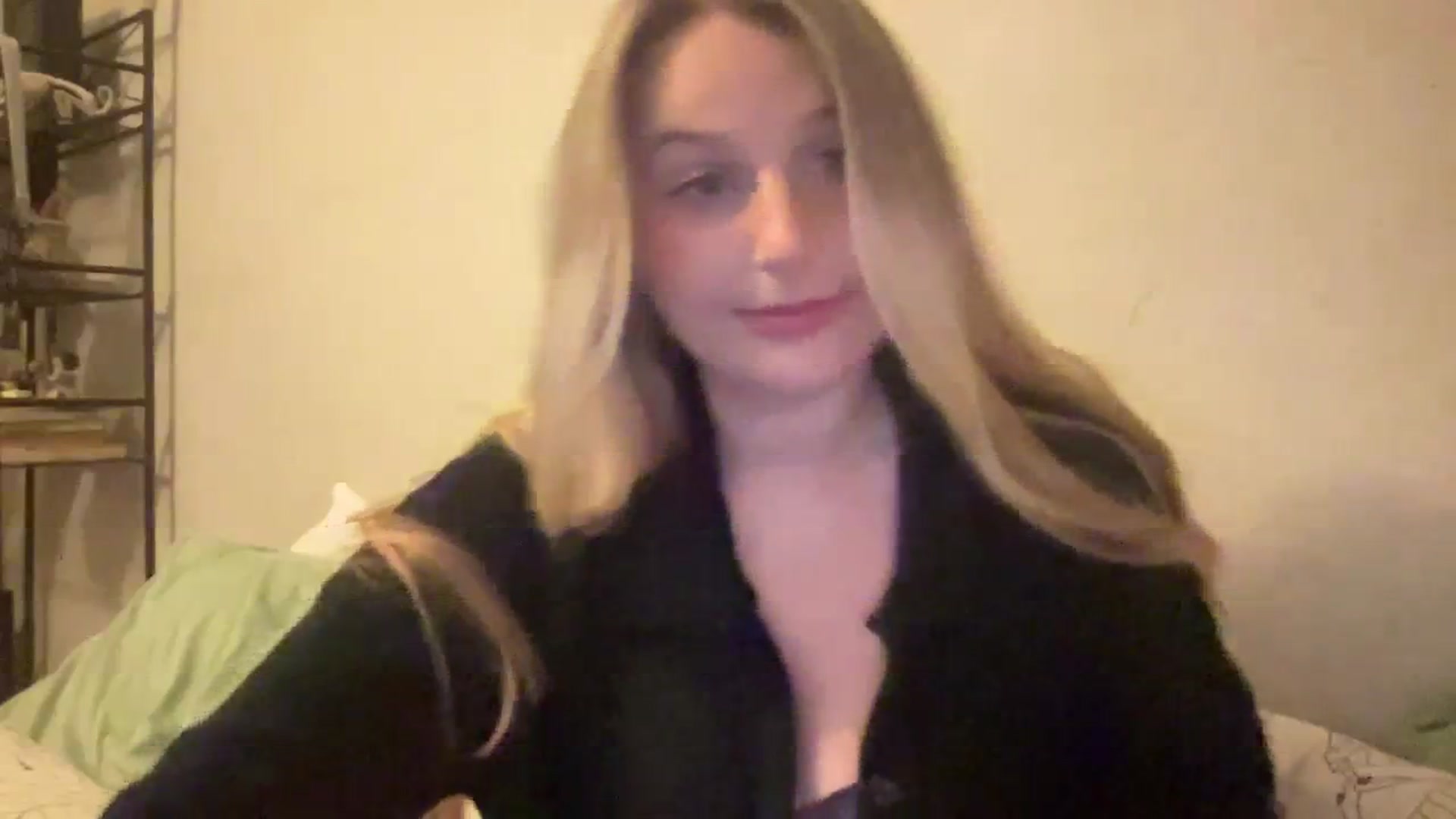 Gallery image thumbnail from Amateurblonde's myfreecams stream on, 10/12/2023, 08:53 image 10 of 20