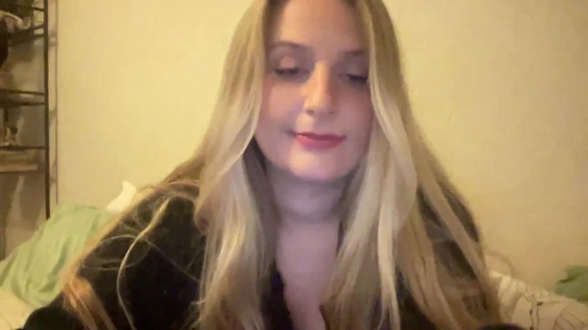 Gallery image thumbnail from Amateurblonde's myfreecams stream on, 10/12/2023, 08:53 image 13 of 20