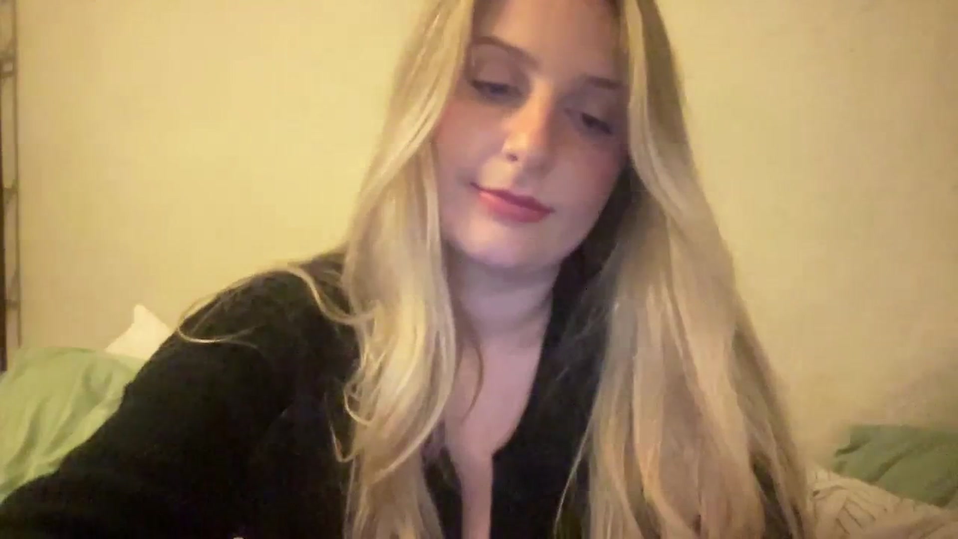 Gallery image thumbnail from Amateurblonde's myfreecams stream on, 10/12/2023, 08:53 image 2 of 20