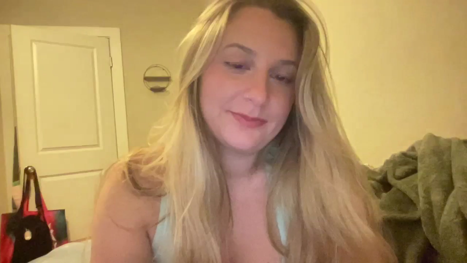 Gallery image thumbnail from Amateurblonde's myfreecams stream on, 11/10/2023, 08:15 image 9 of 20