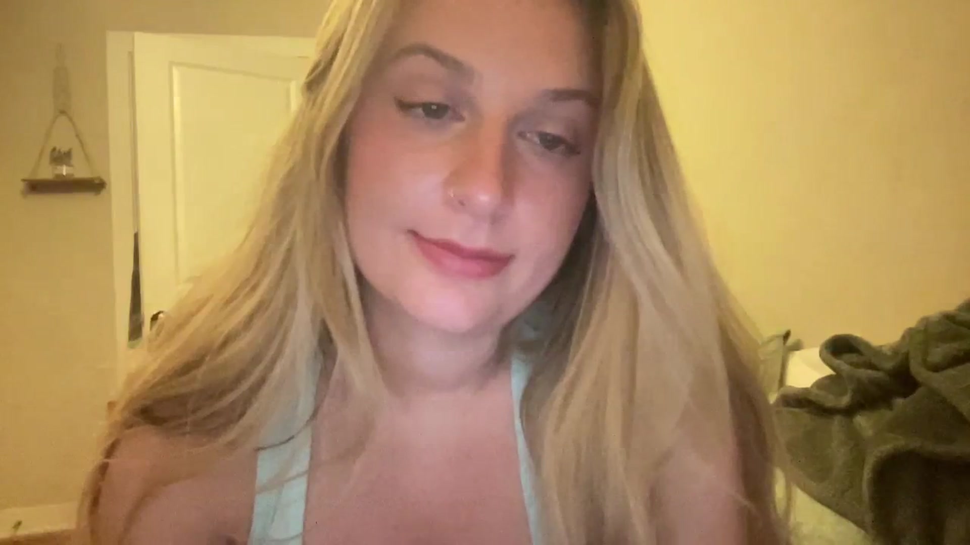Gallery image thumbnail from Amateurblonde's myfreecams stream on, 11/10/2023, 08:15 image 19 of 20