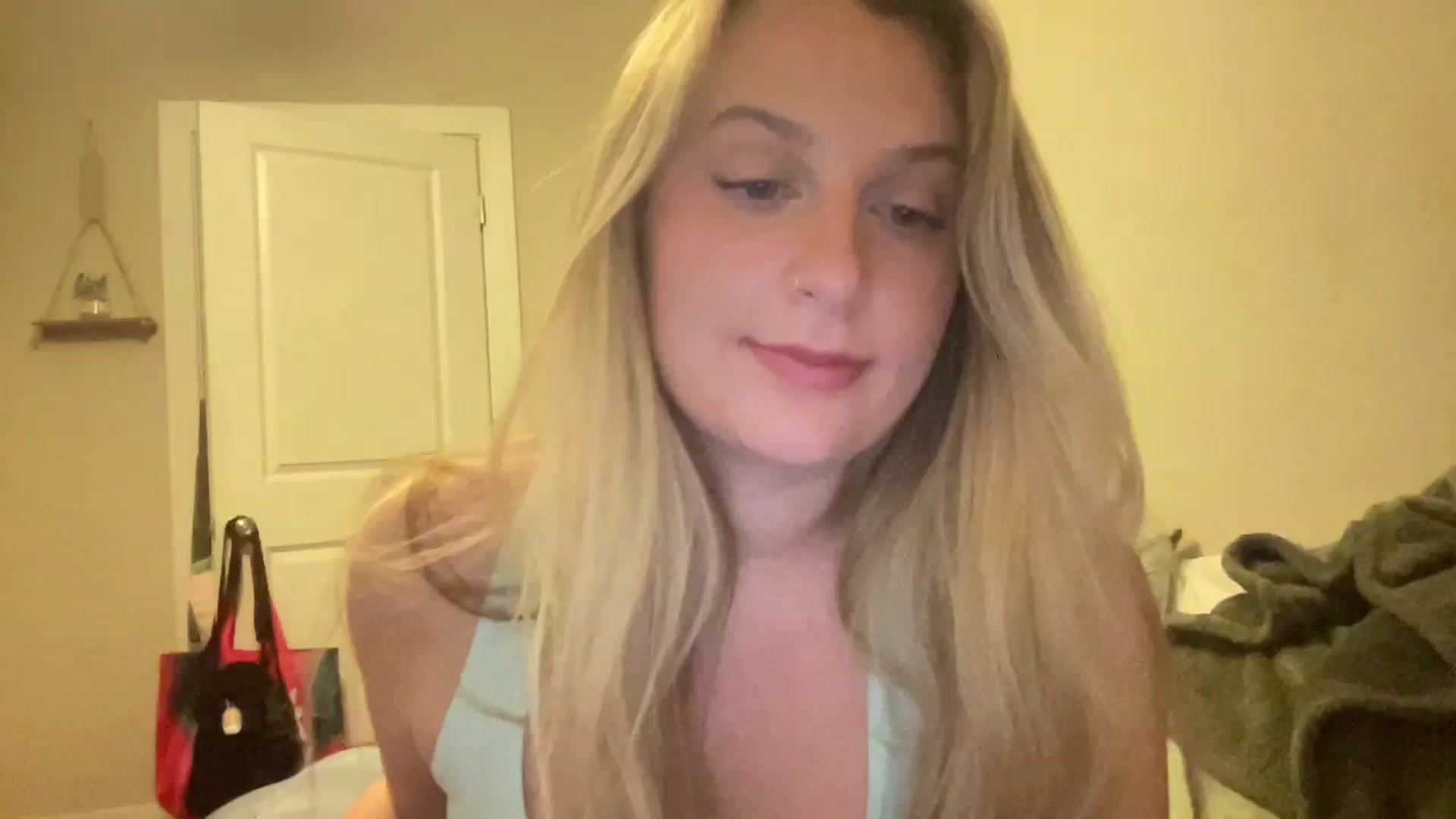 Gallery image thumbnail from Amateurblonde's myfreecams stream on, 11/10/2023, 08:15 image 18 of 20