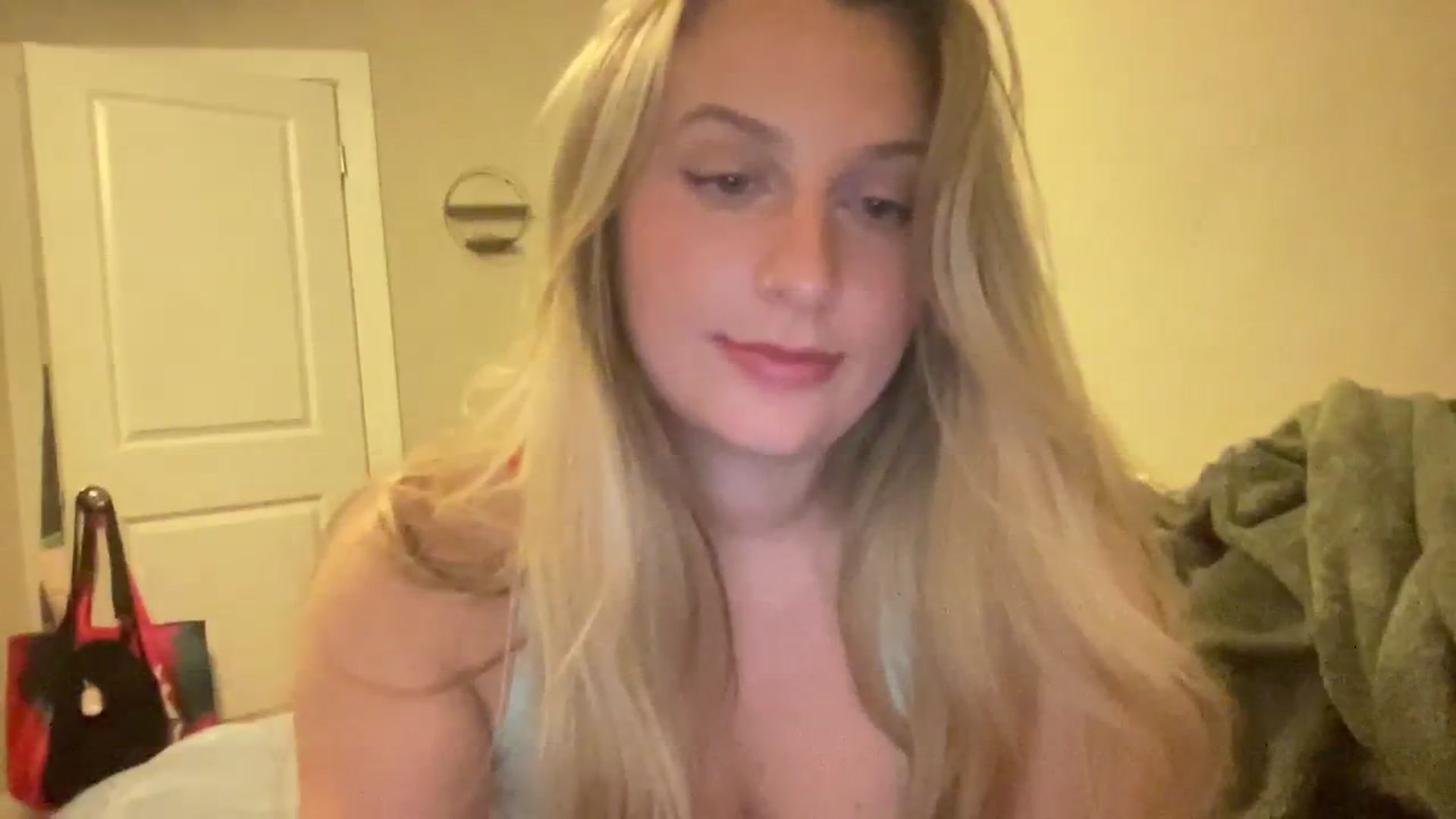 Gallery image thumbnail from Amateurblonde's myfreecams stream on, 11/10/2023, 08:15 image 8 of 20