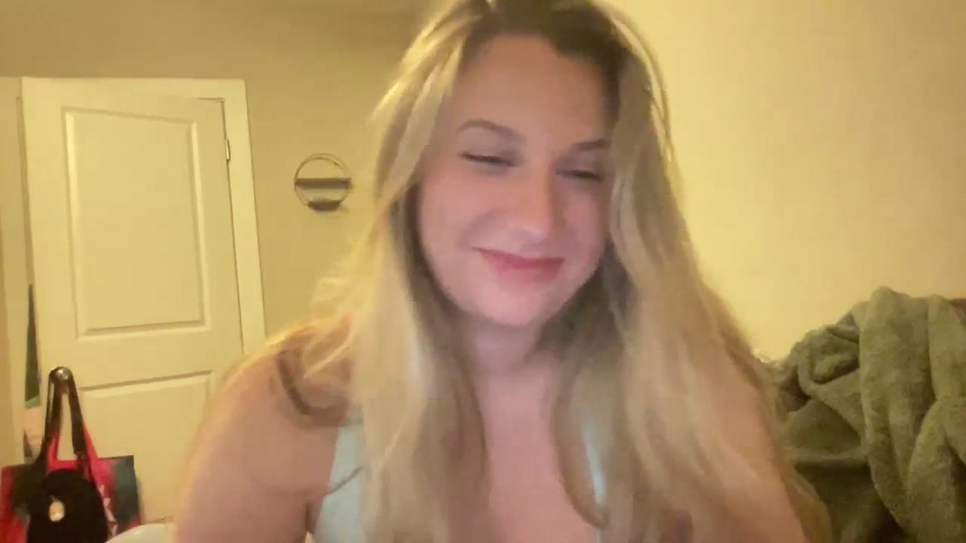 Gallery image thumbnail from Amateurblonde's myfreecams stream on, 11/10/2023, 08:15 image 10 of 20