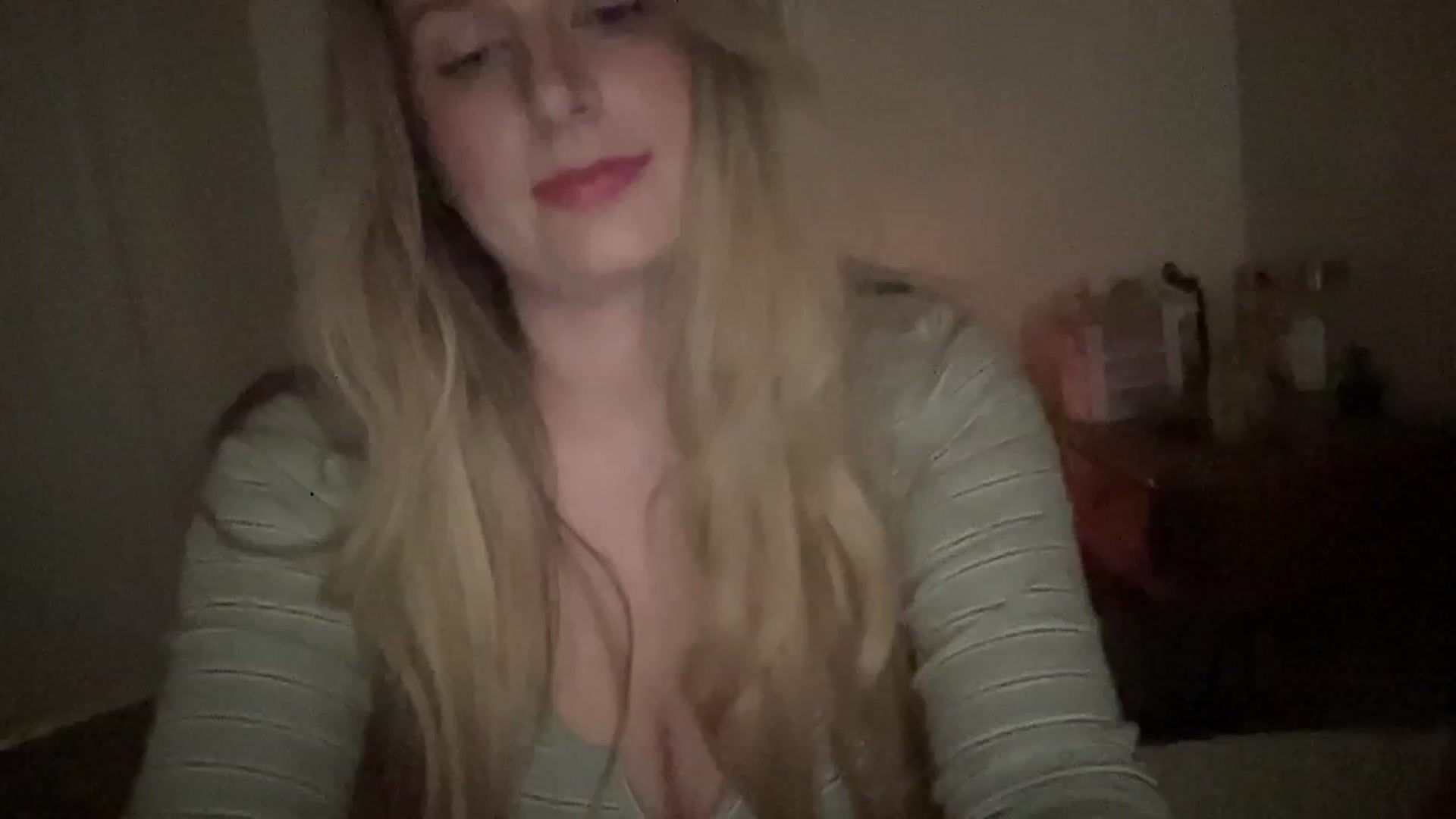 Gallery image thumbnail from Amateurblonde's myfreecams stream on, 01/03/2024, 01:44 image 4 of 20
